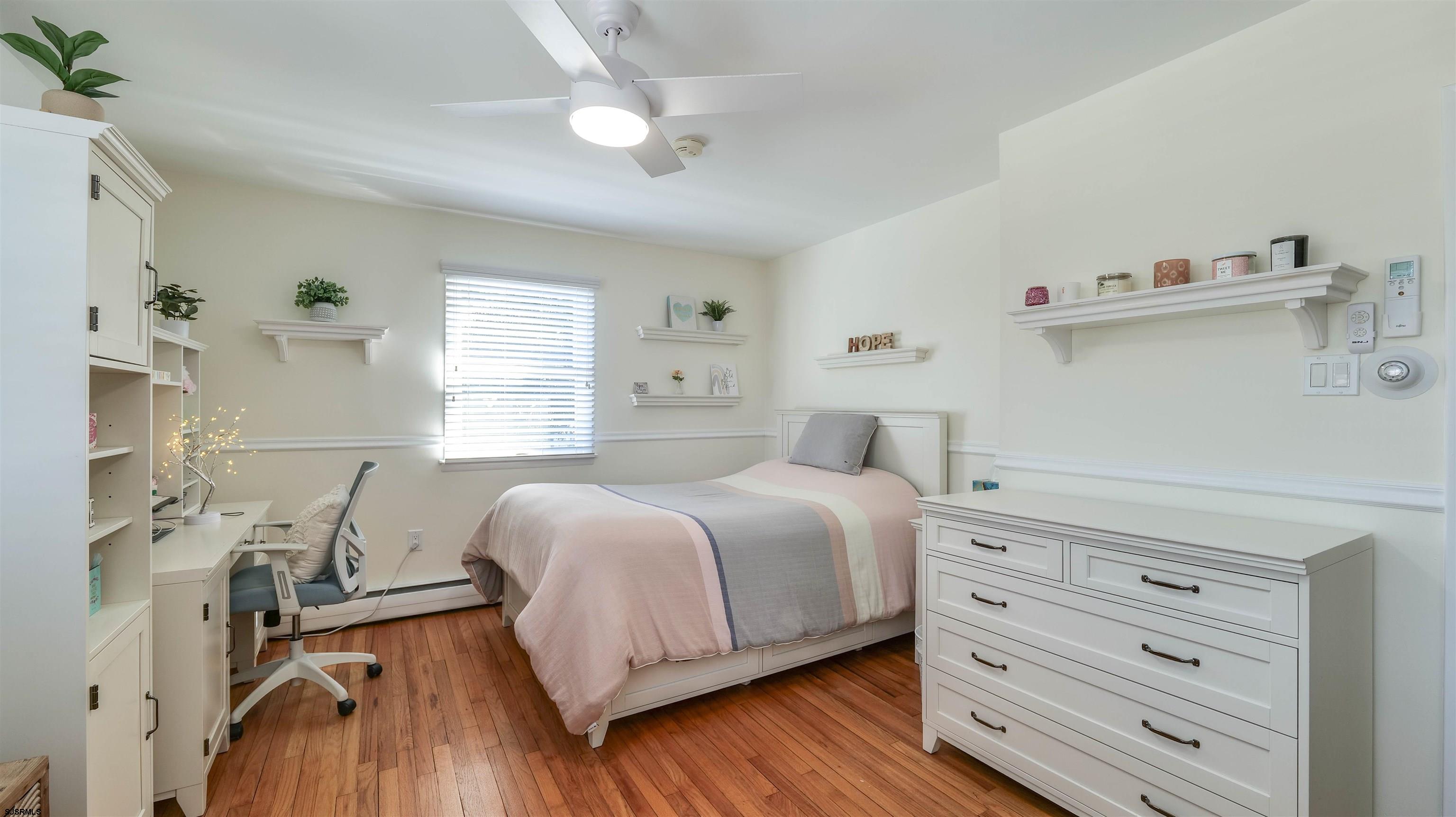 10 E Sunset Avenue
