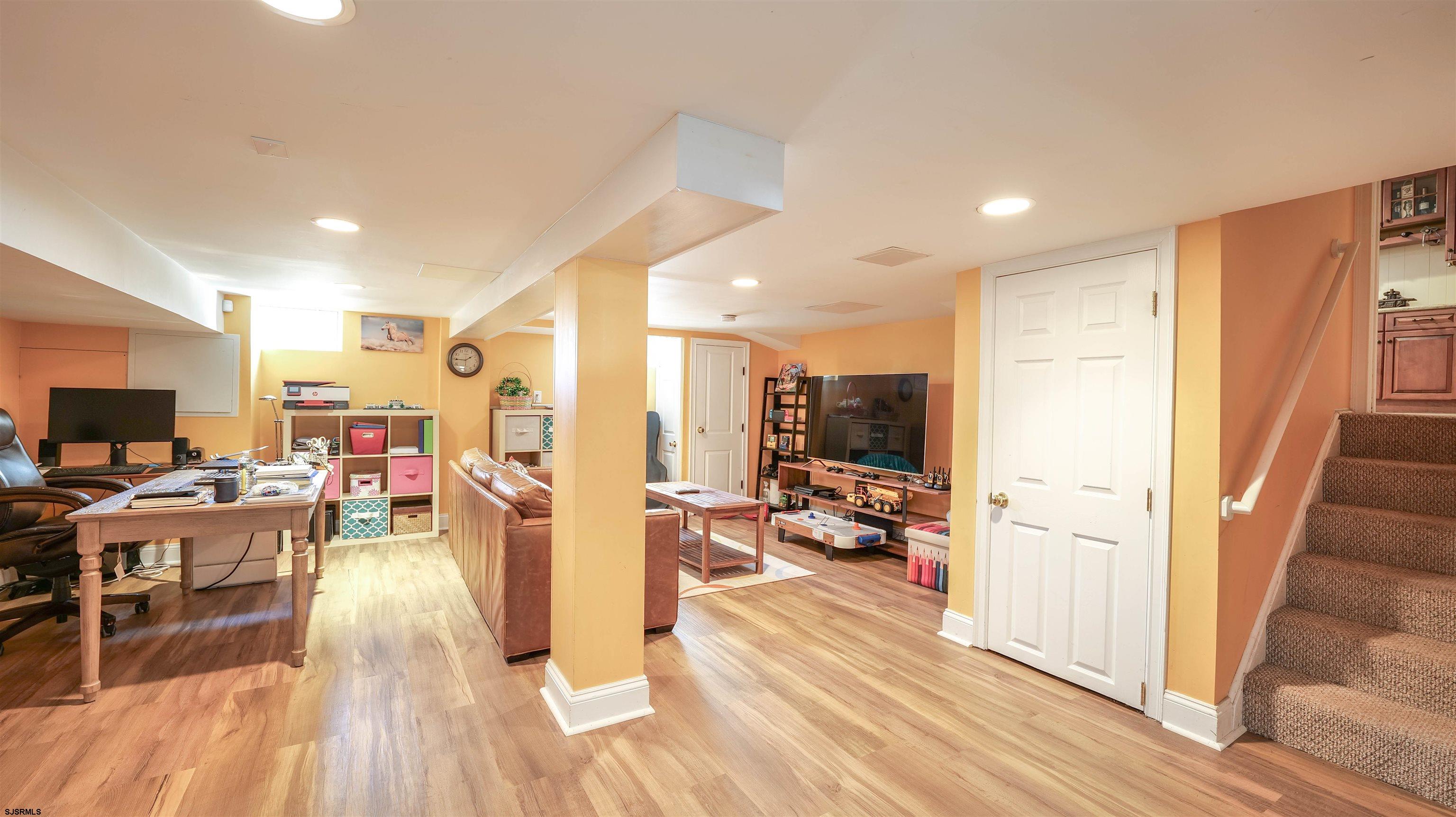 10 E Sunset Avenue