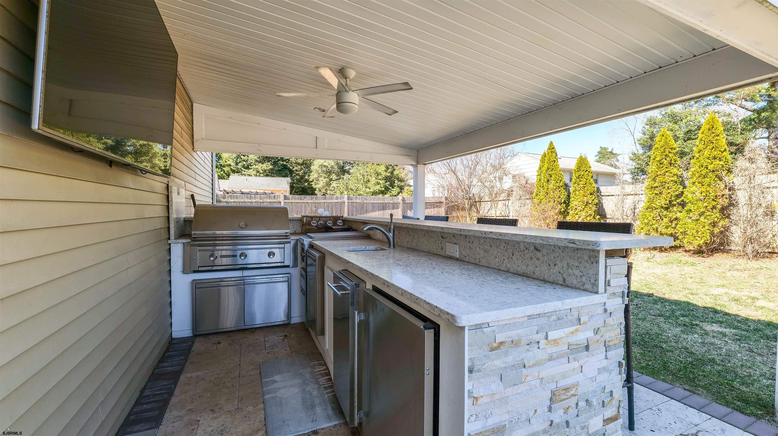 10 E Sunset Avenue