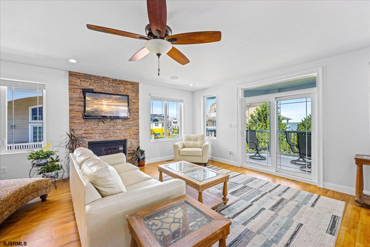 903 N Cornwall