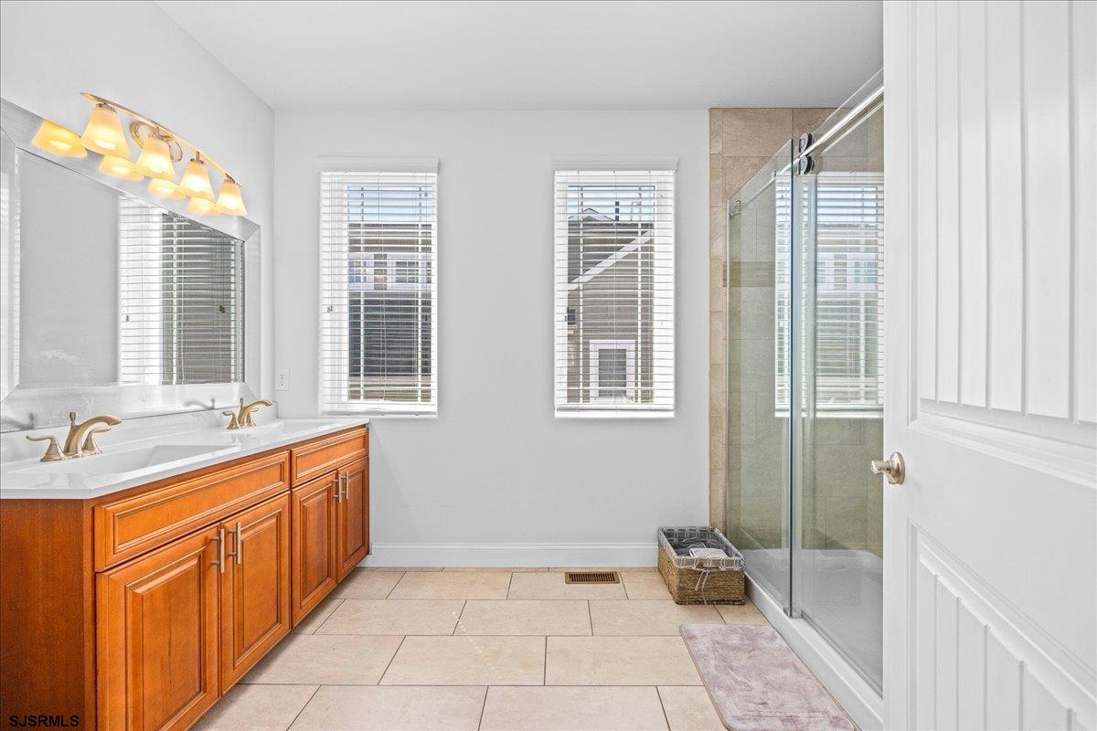 903 N Cornwall