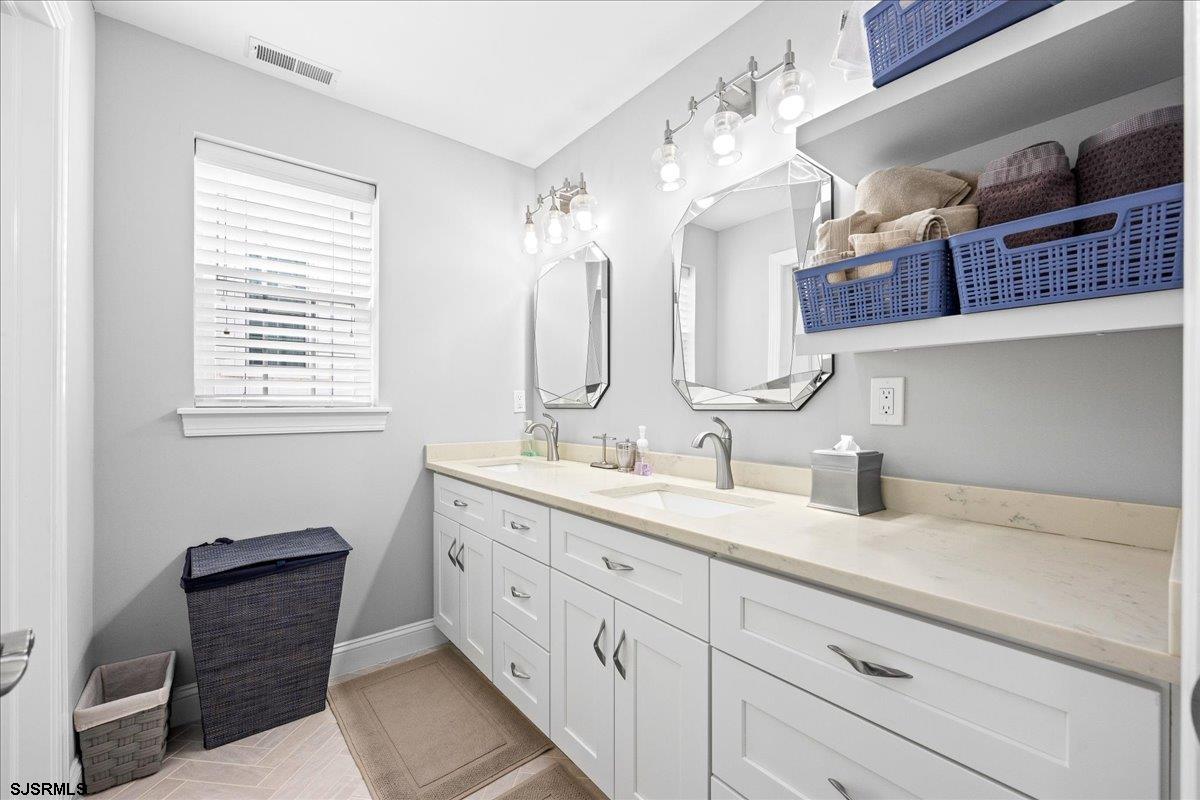 1 N Nashville Avenue