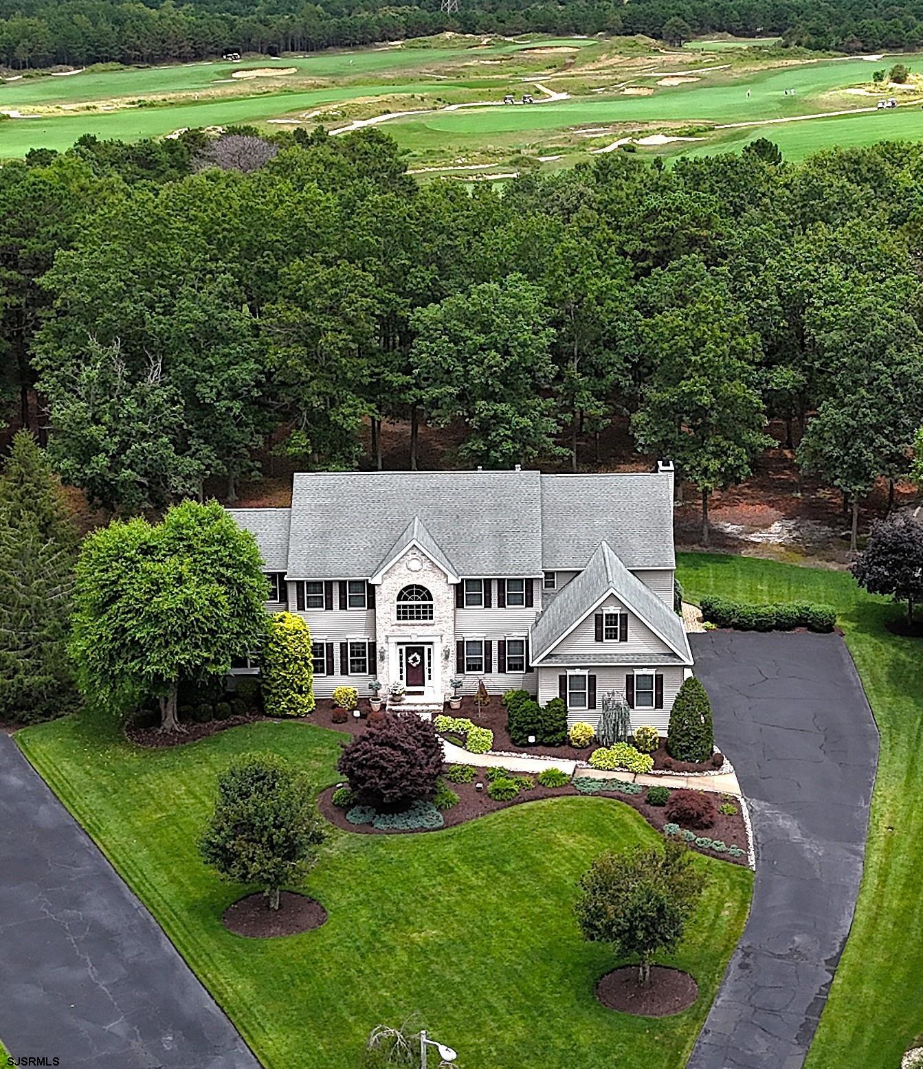 304 Arlington Ct - Picture 2