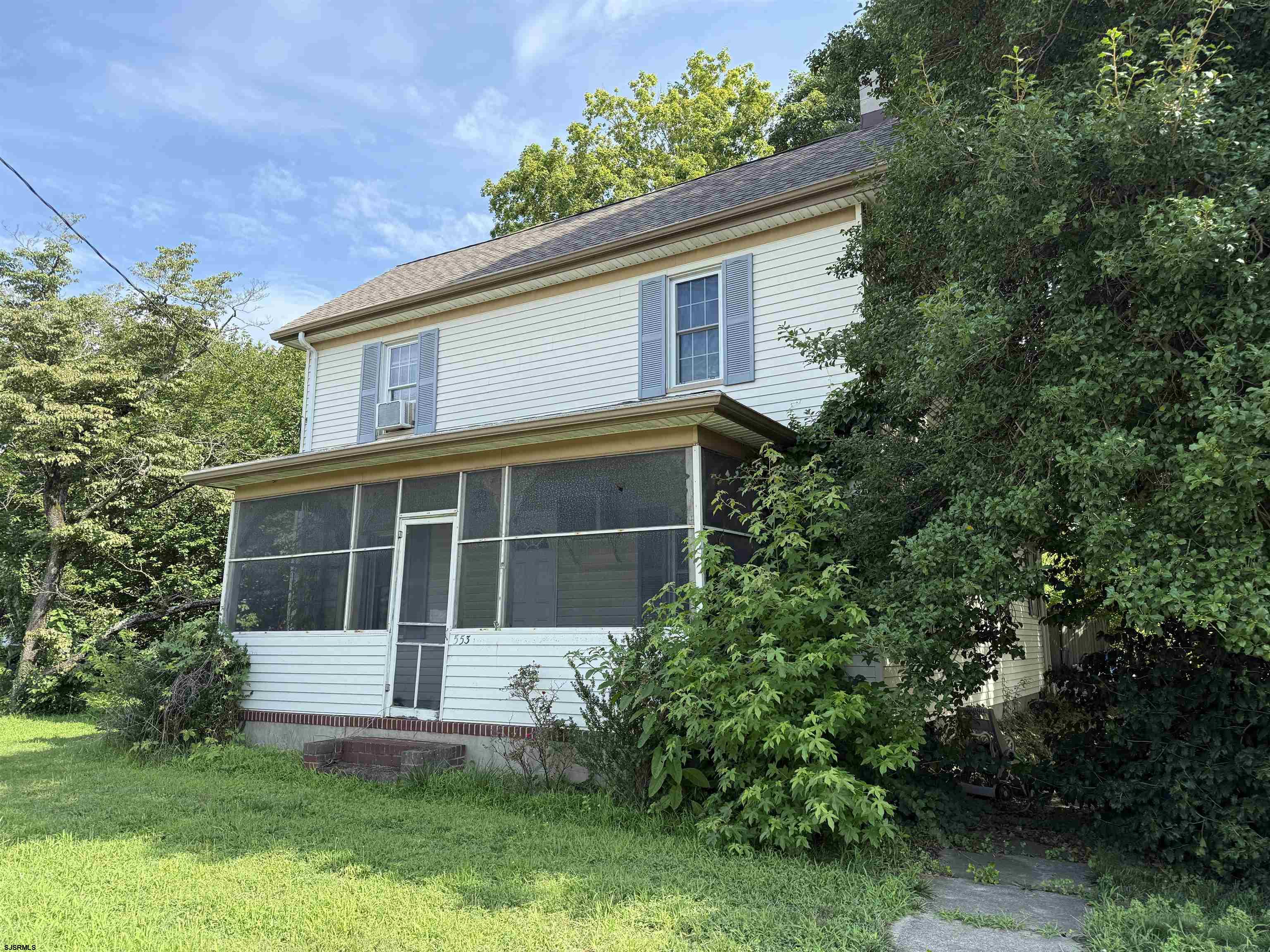 553 Irving Avenue - Picture 1