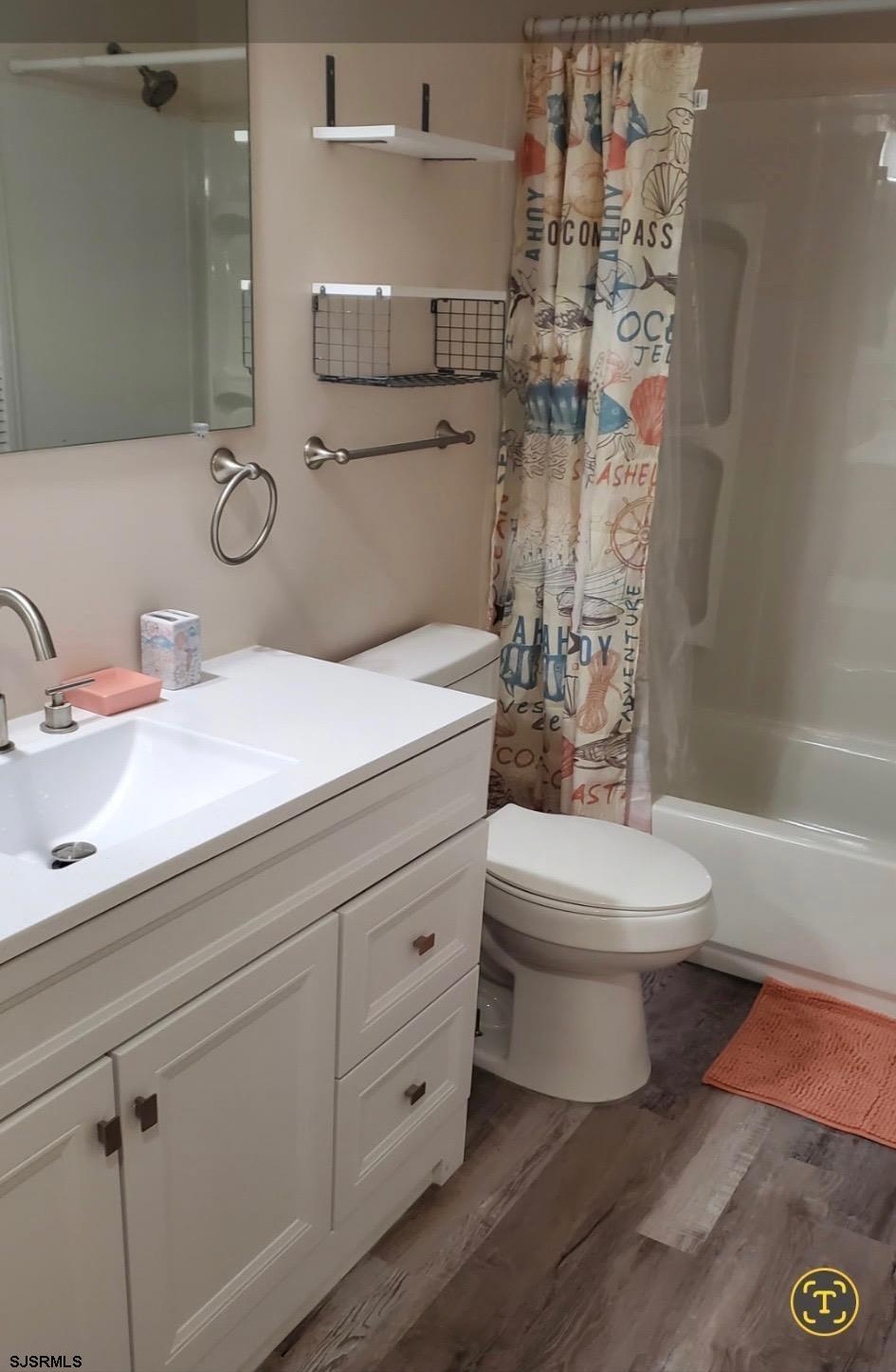 4 L Oyster Bay Rd - Picture 4