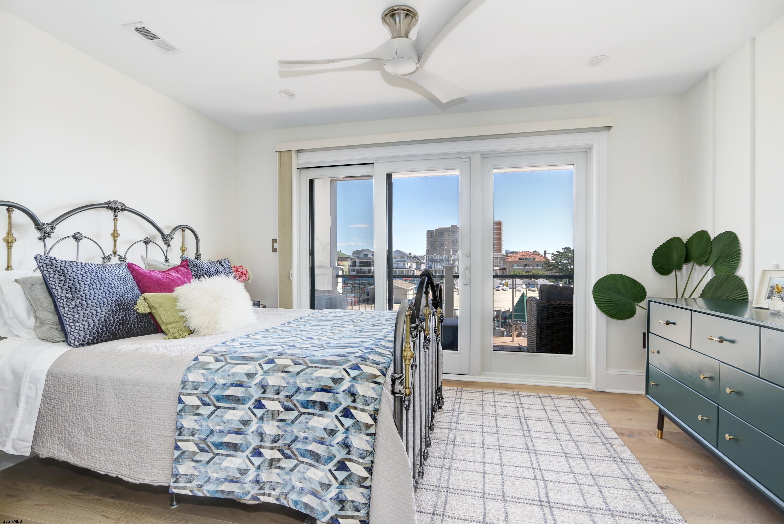 112 S Somerset Avenue