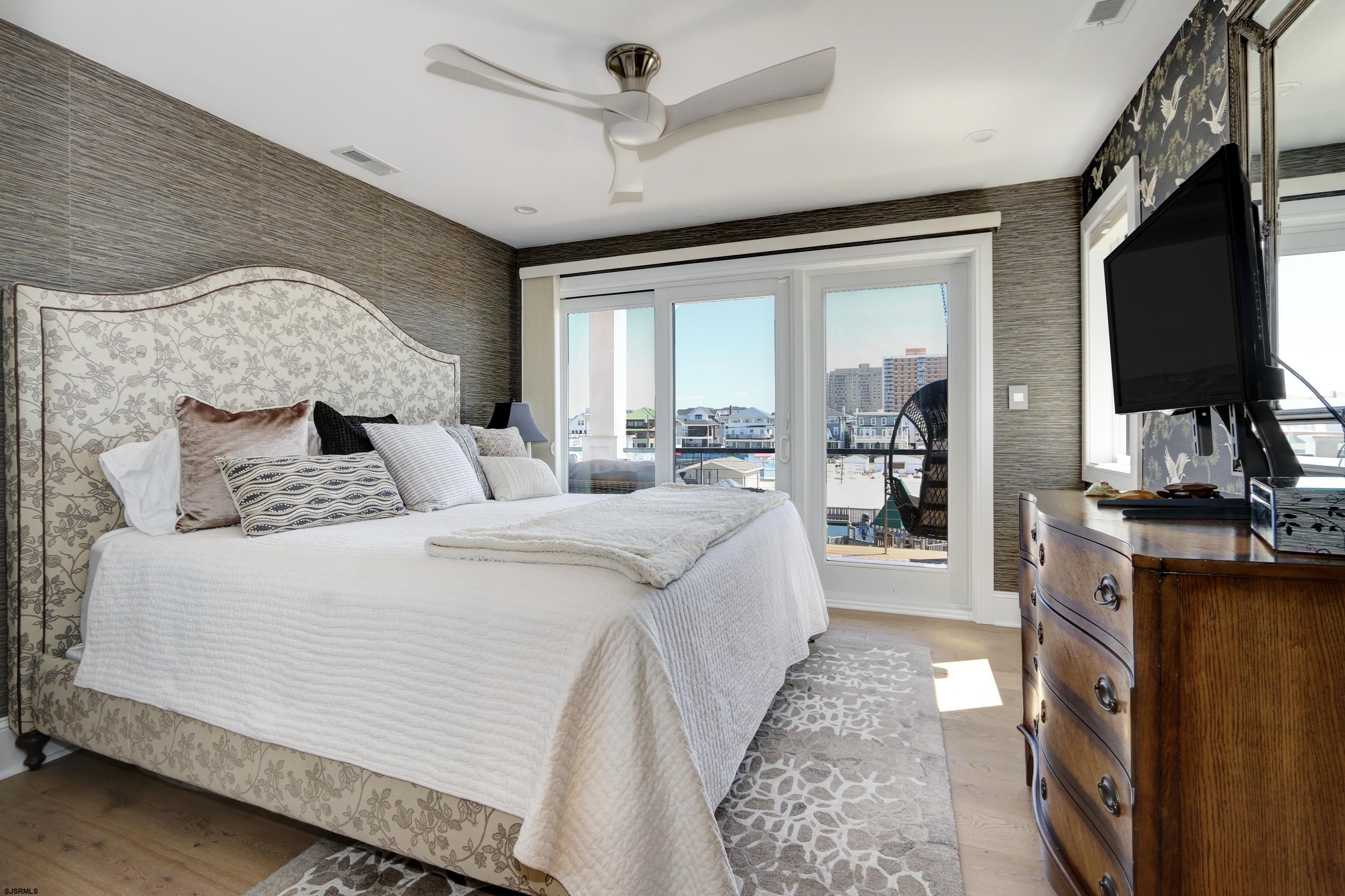 112 S Somerset Avenue