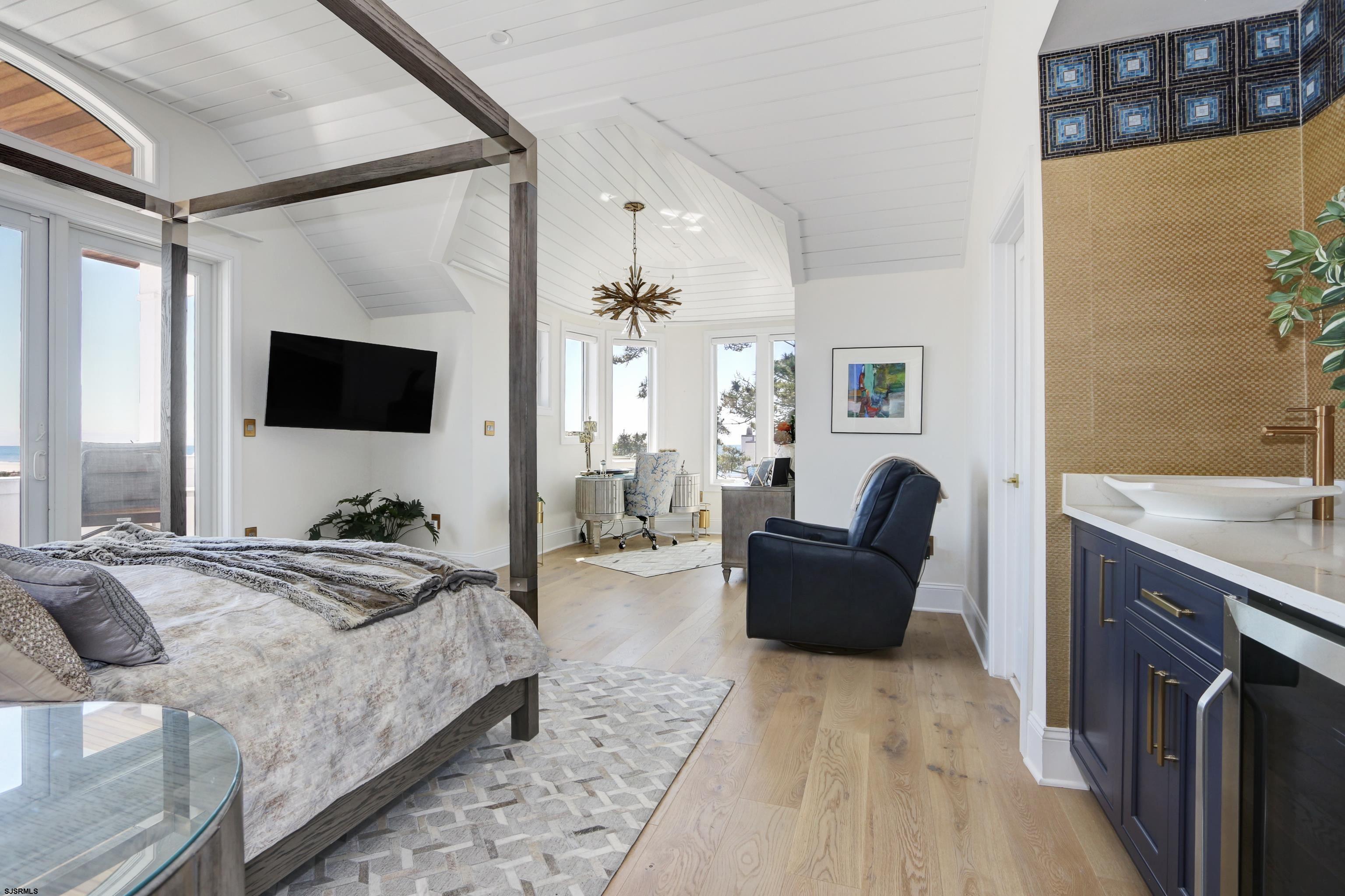 112 S Somerset Avenue