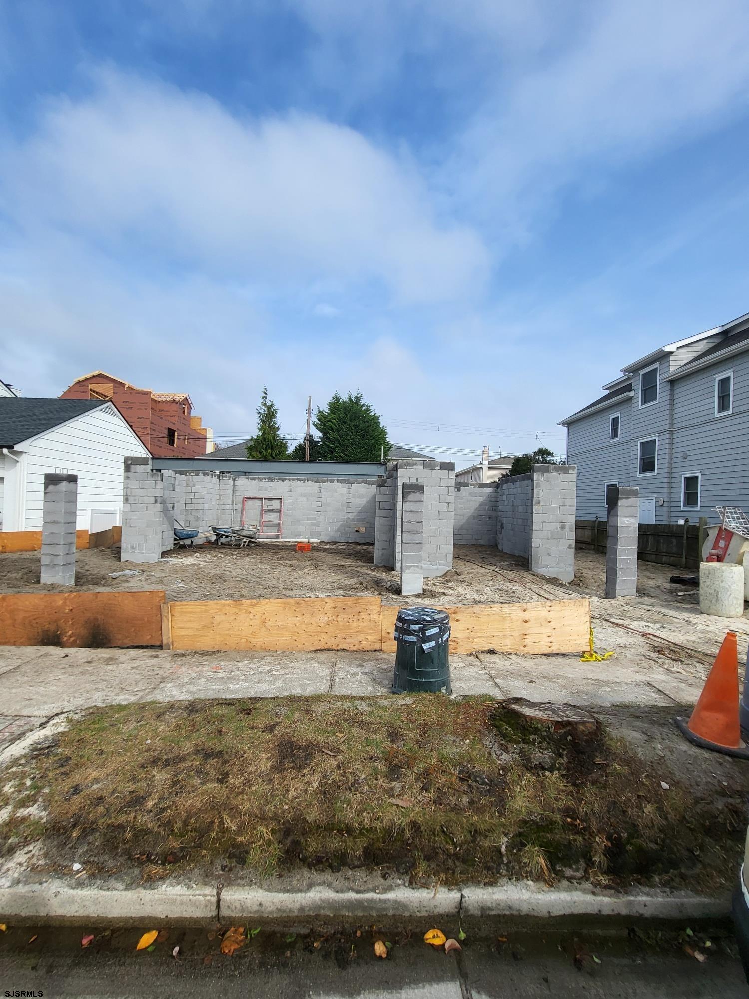 111 N Mansfield Avenue - Picture 1