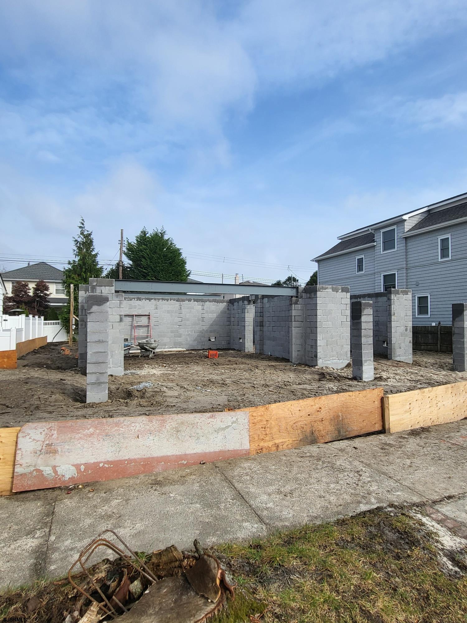 111 N Mansfield Avenue - Picture 2