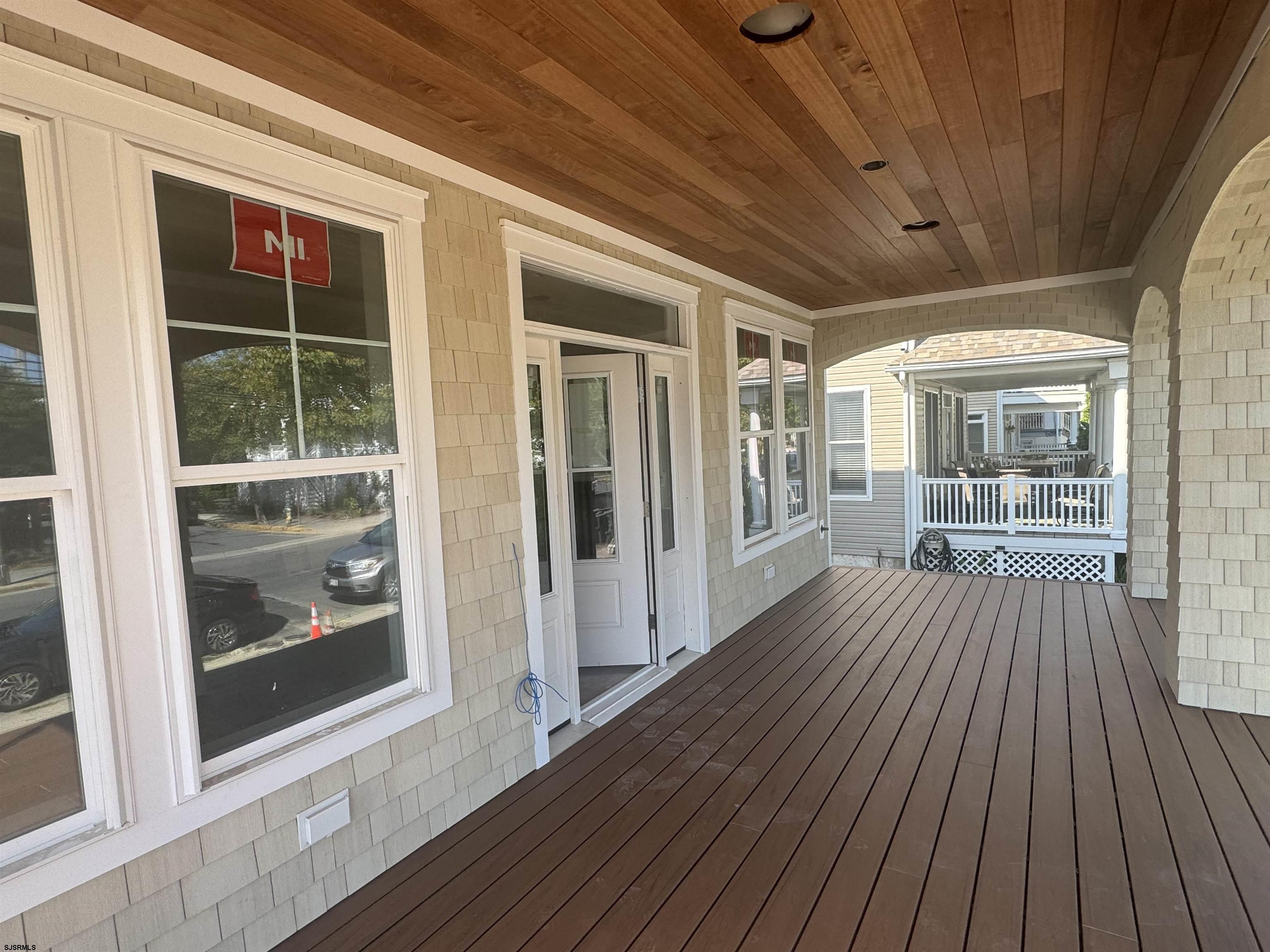 618 Atlantic Avenue - Picture 2