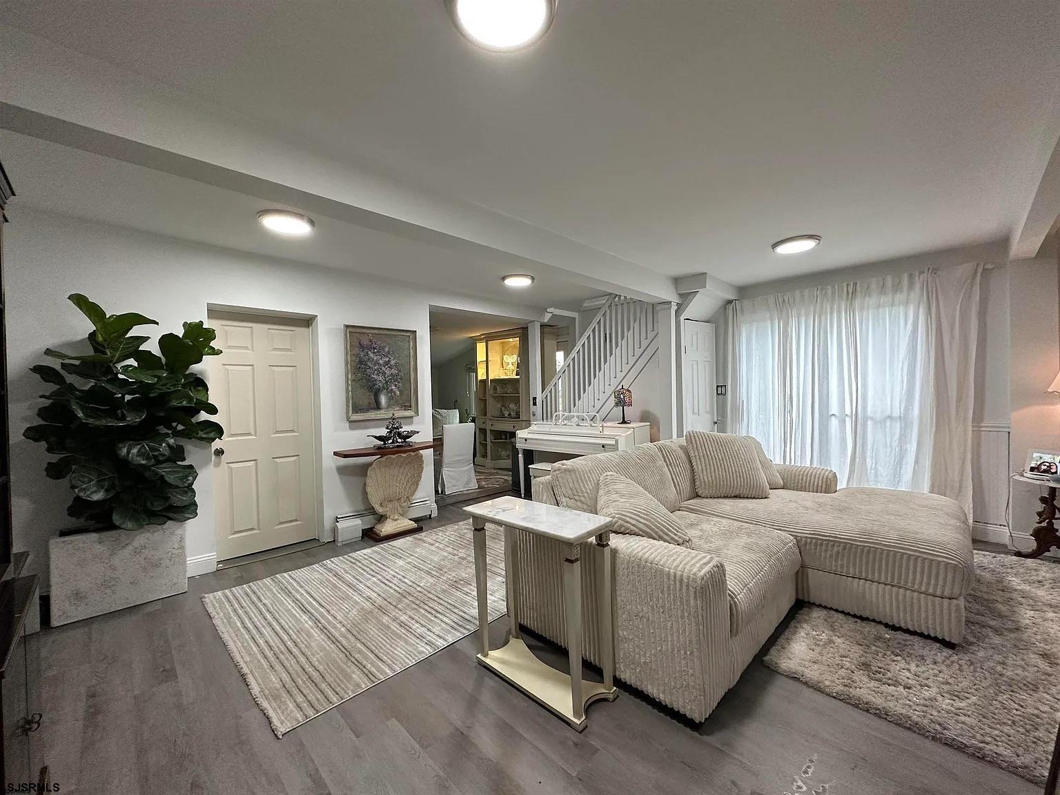 27 E Pierson Avenue