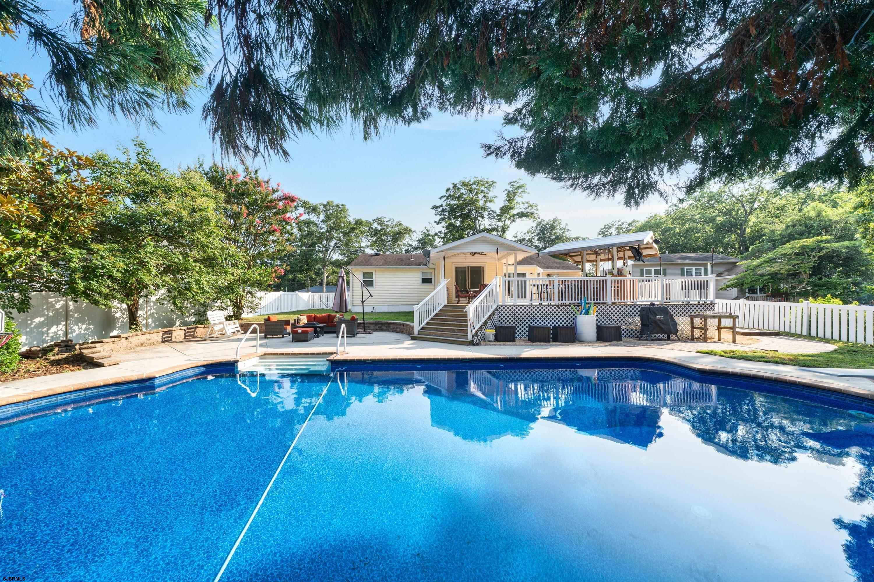 537 ridgewood Dr