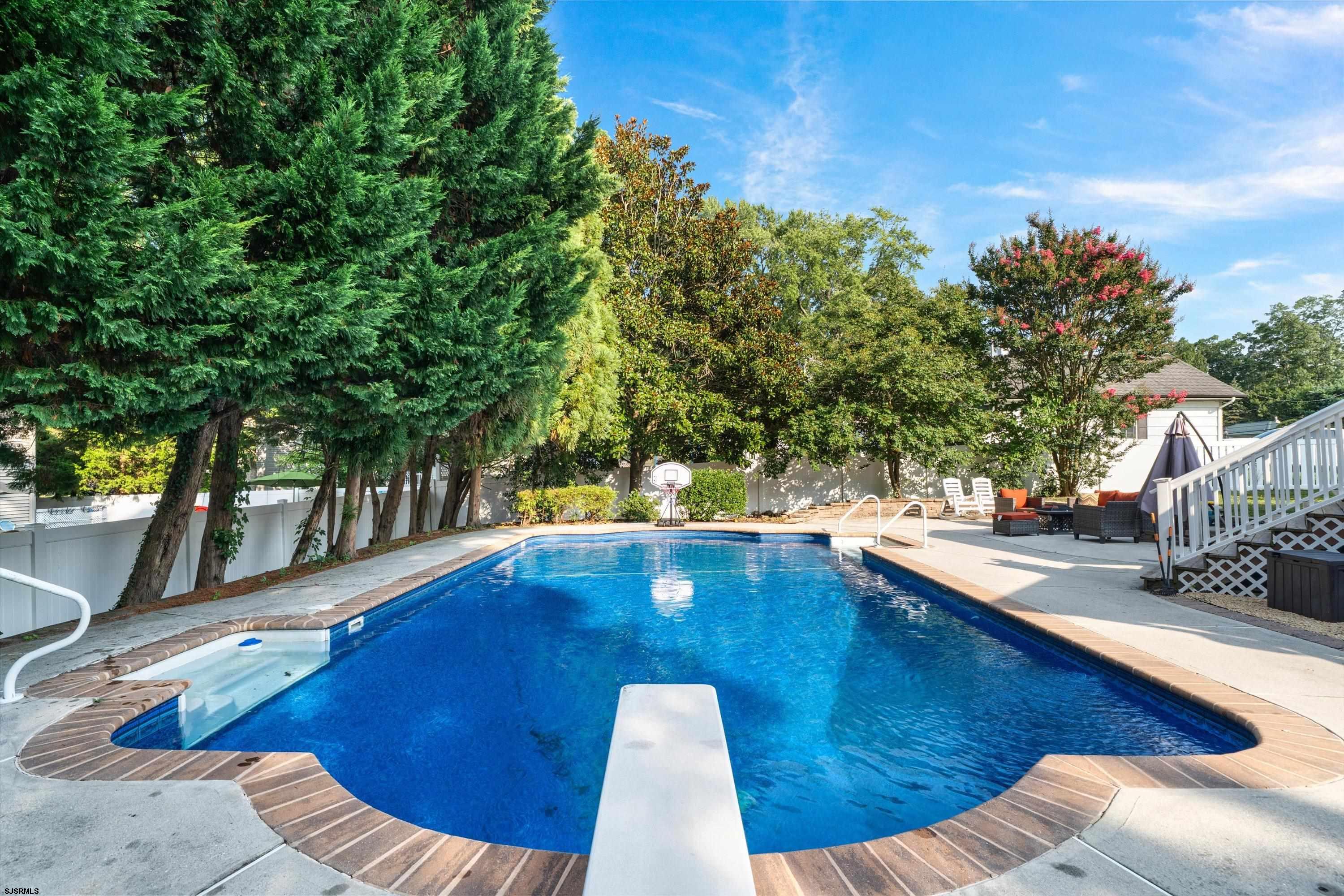 537 ridgewood Dr