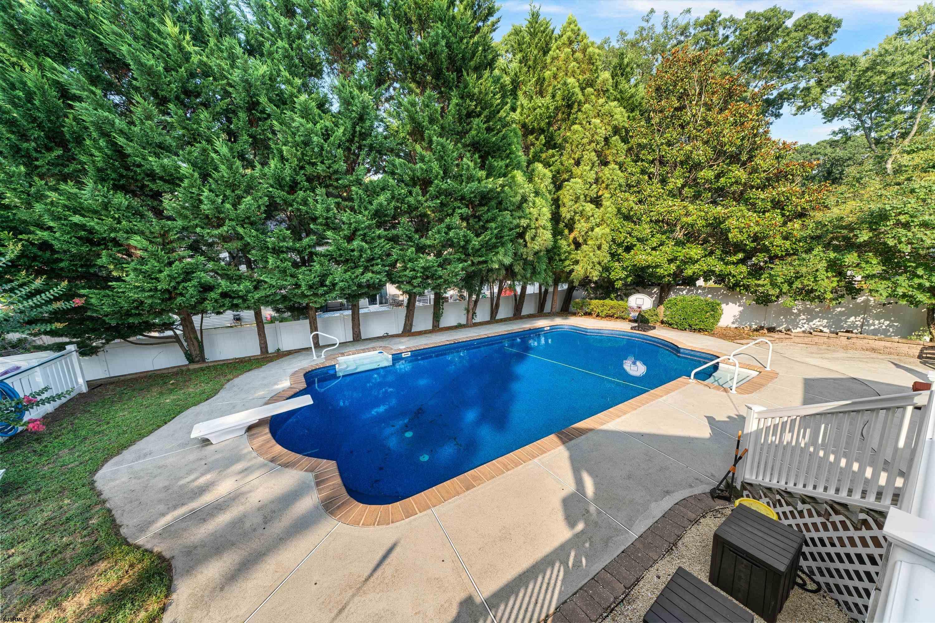 537 ridgewood Dr