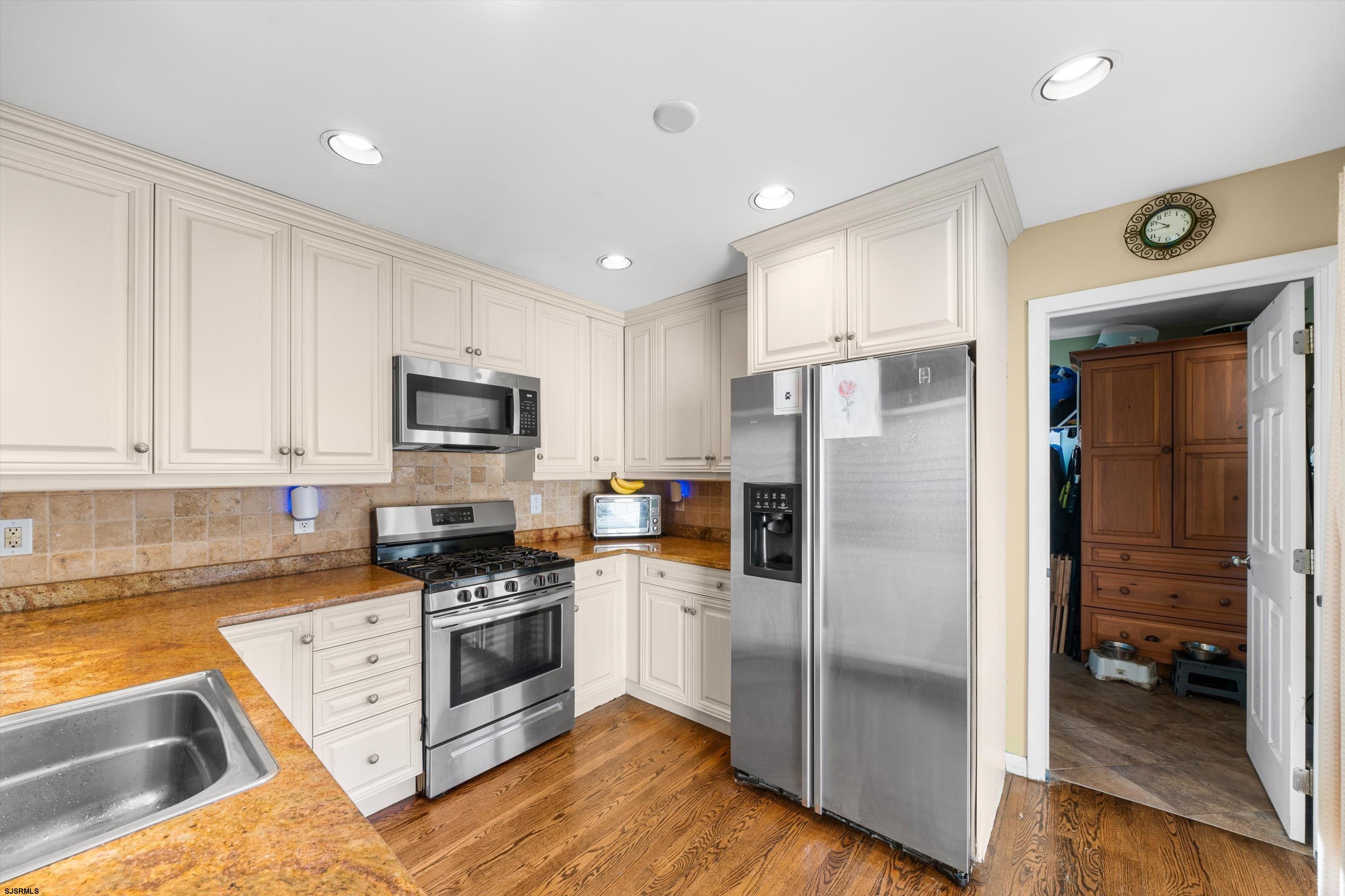537 ridgewood Dr - Picture 3