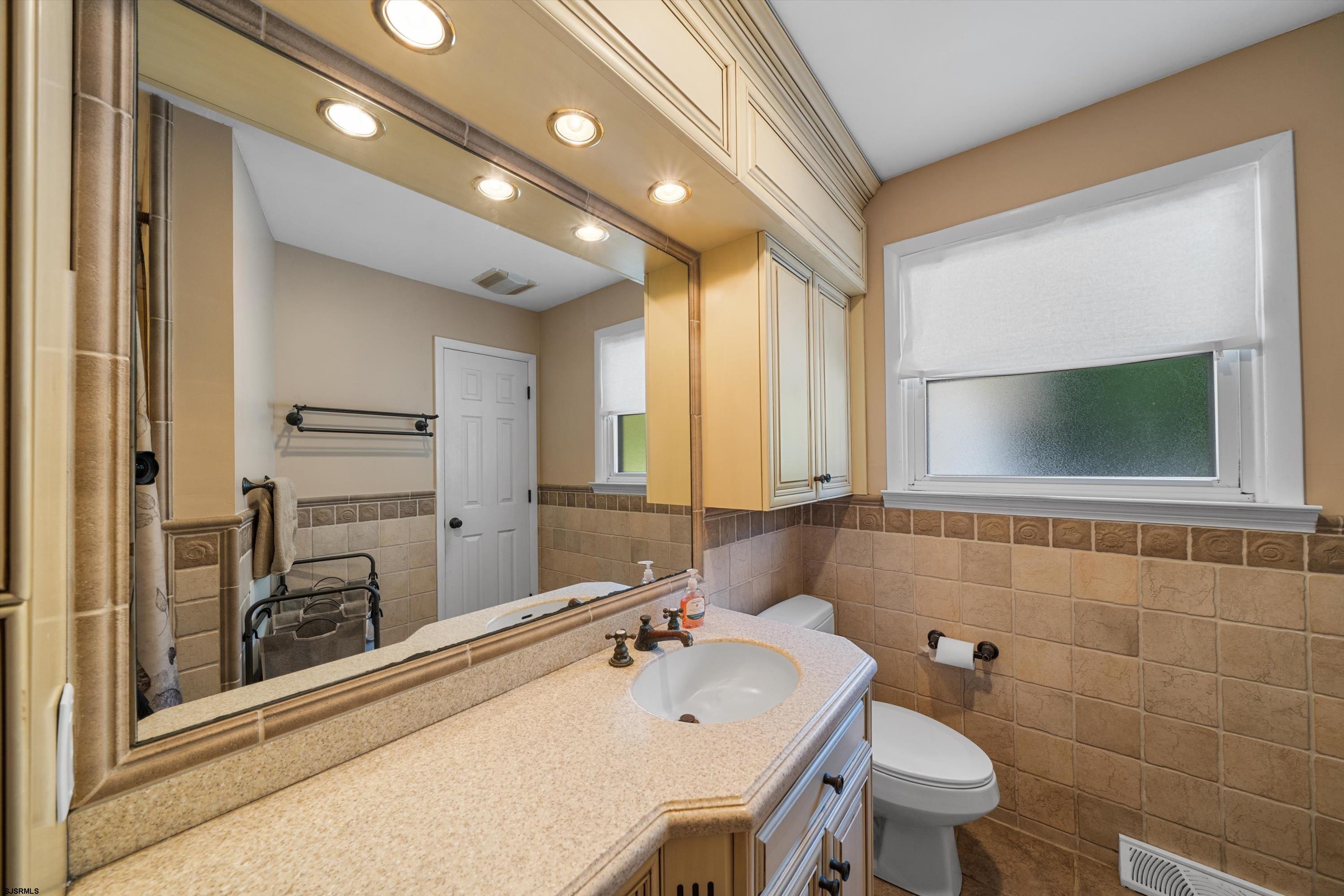 537 ridgewood Dr - Picture 4