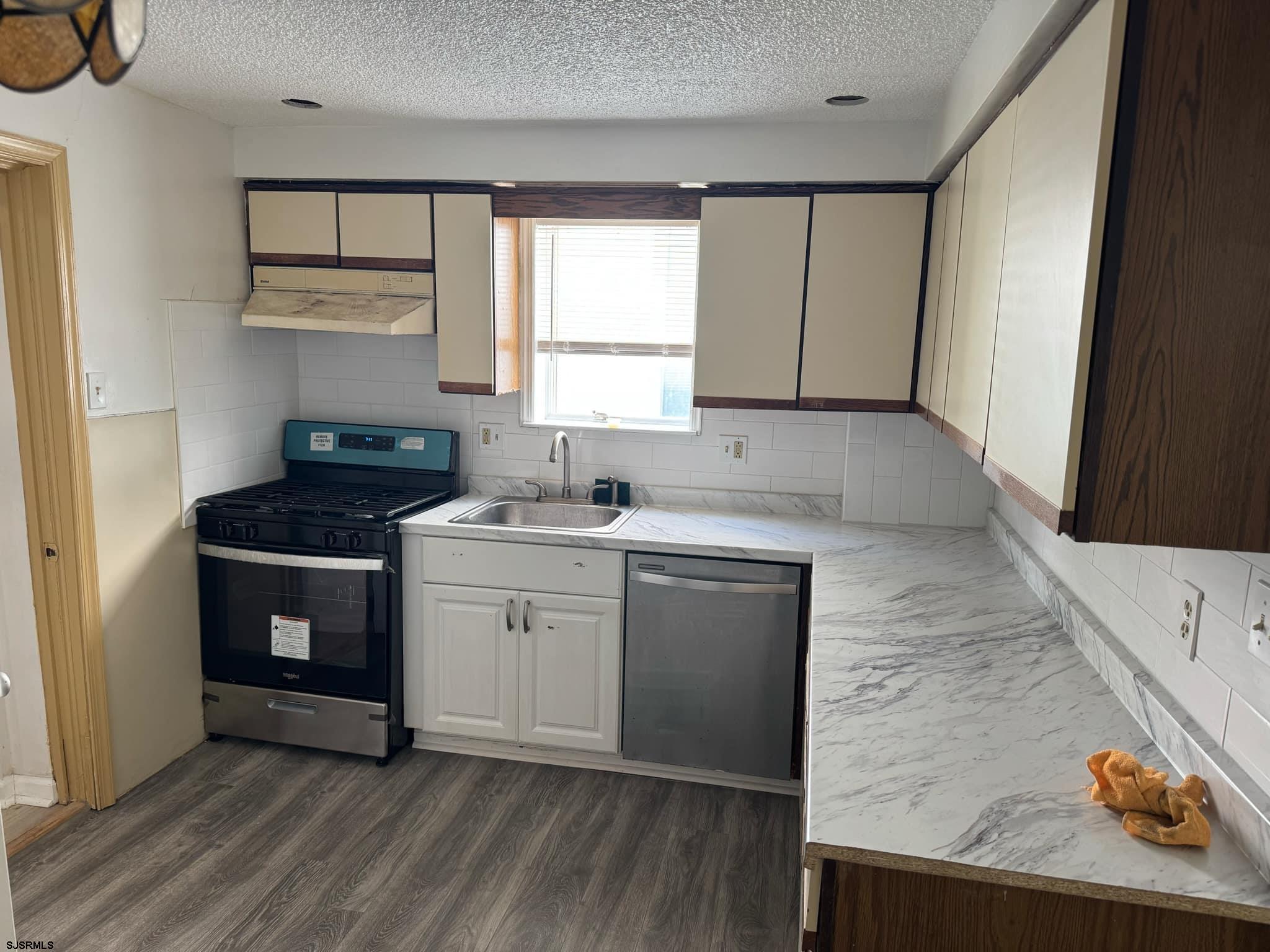 14 N BATON ROUGE Avenue