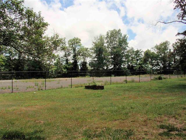 557 S White Horse Pike