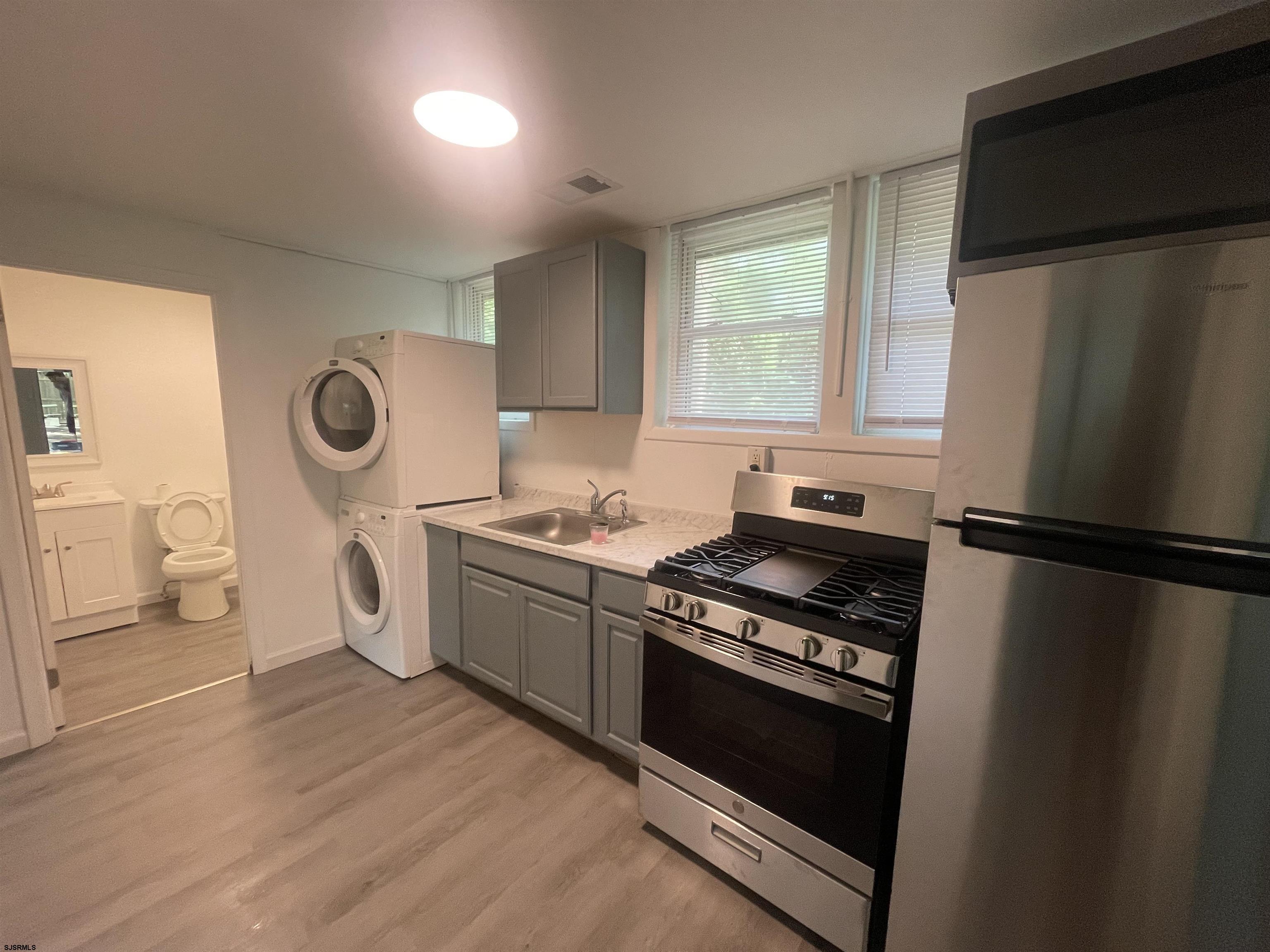 711 First Street - Picture 2