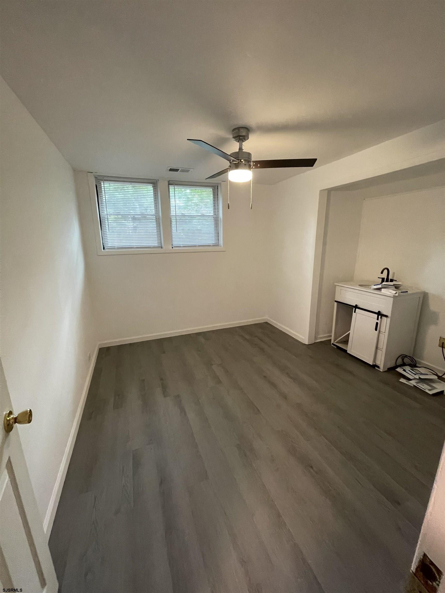 711 First Street - Picture 3