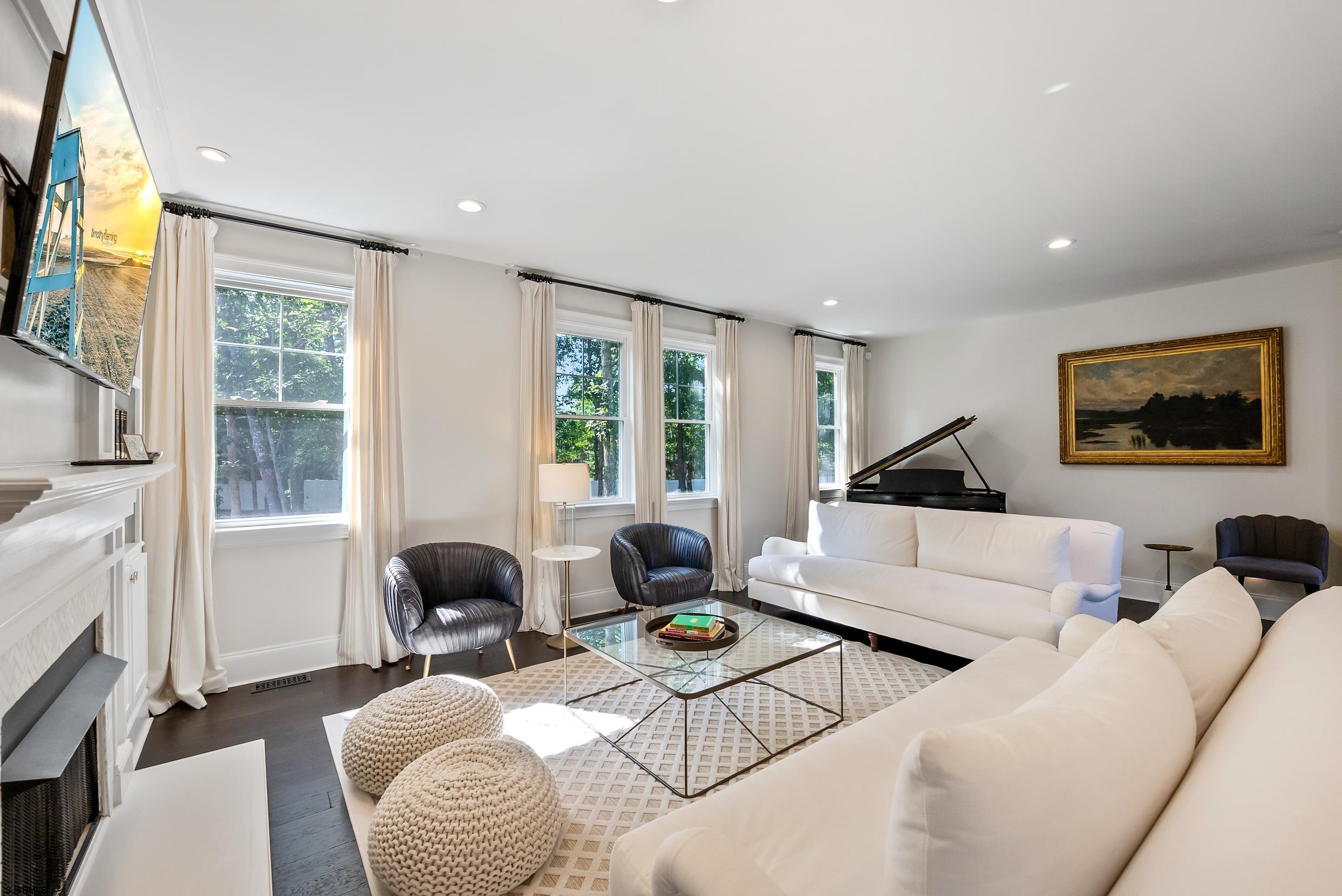 802 Gatehouse Dr