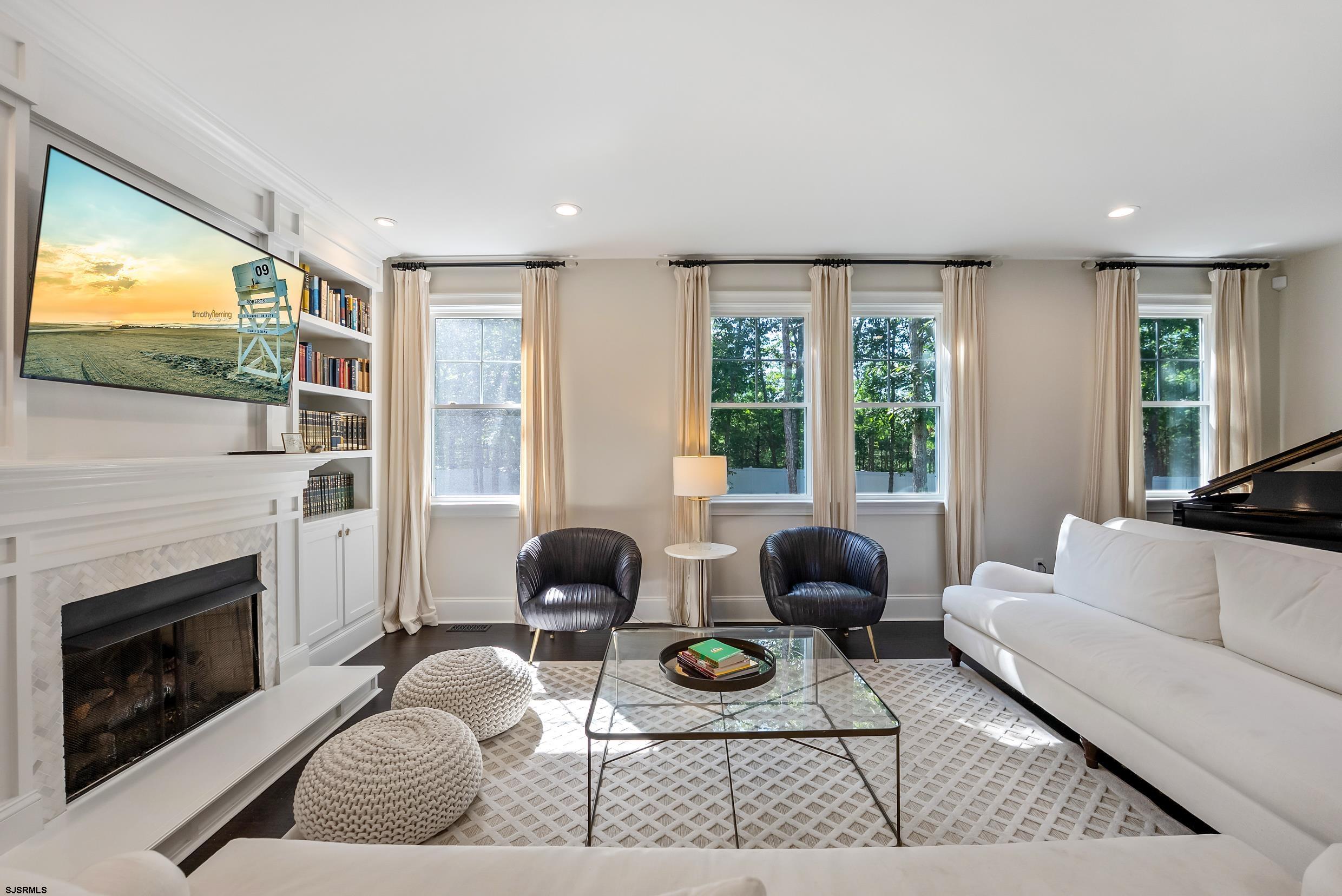 802 Gatehouse Dr