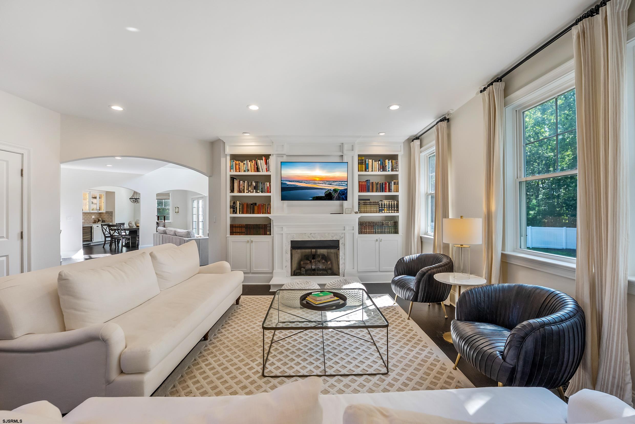 802 Gatehouse Dr