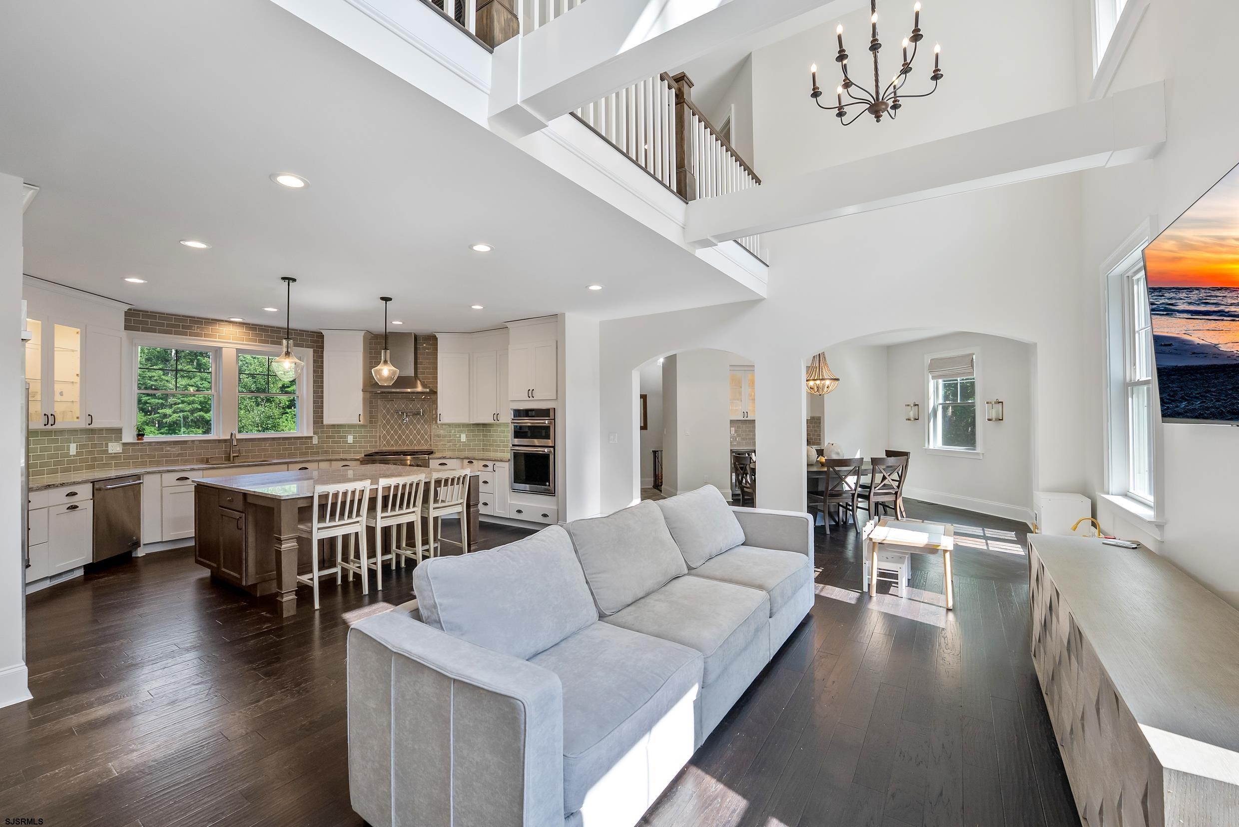 802 Gatehouse Dr