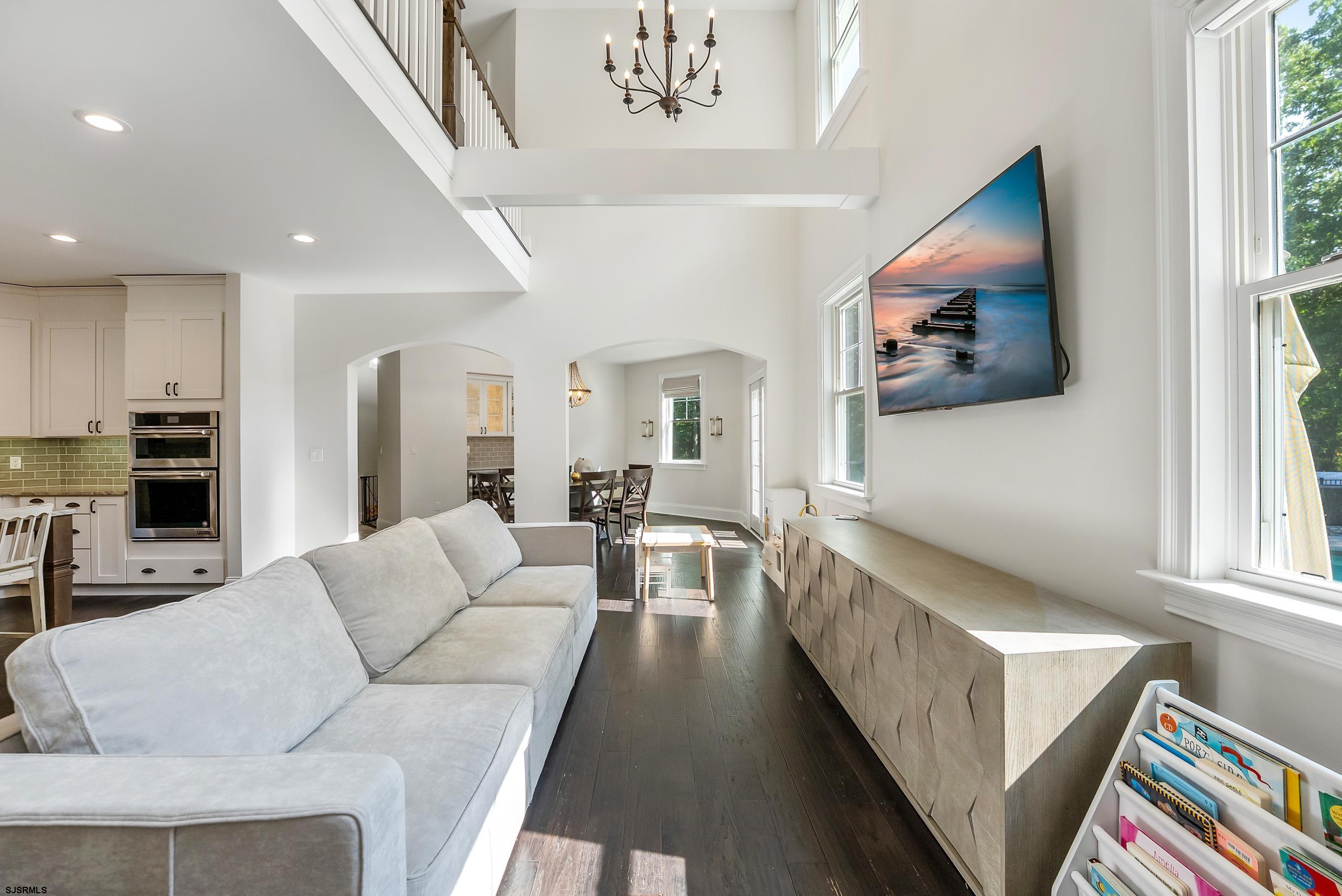 802 Gatehouse Dr