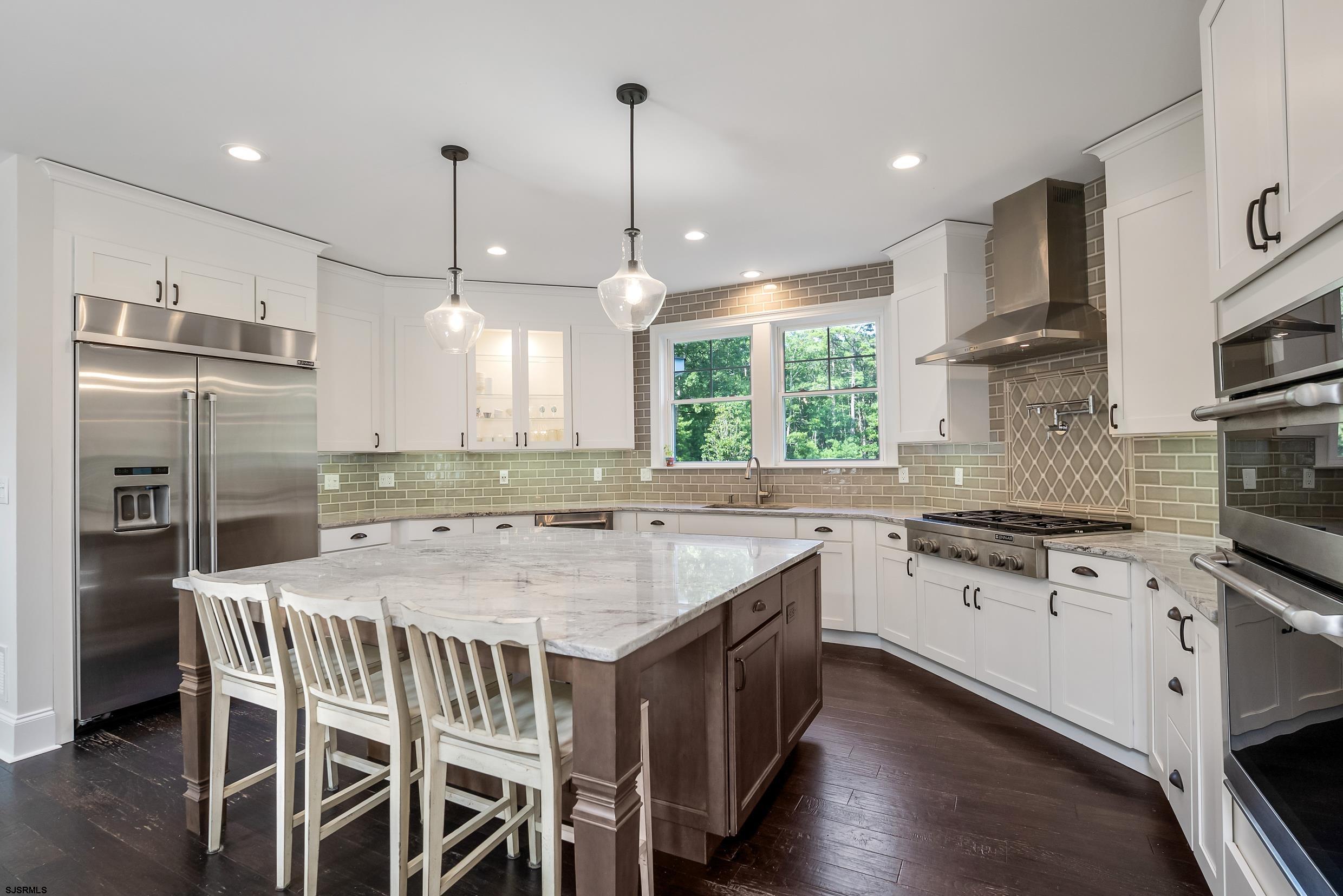 802 Gatehouse Dr