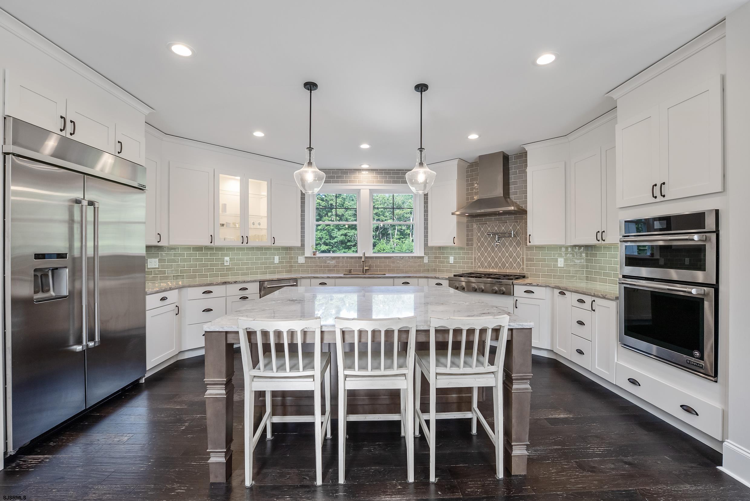 802 Gatehouse Dr