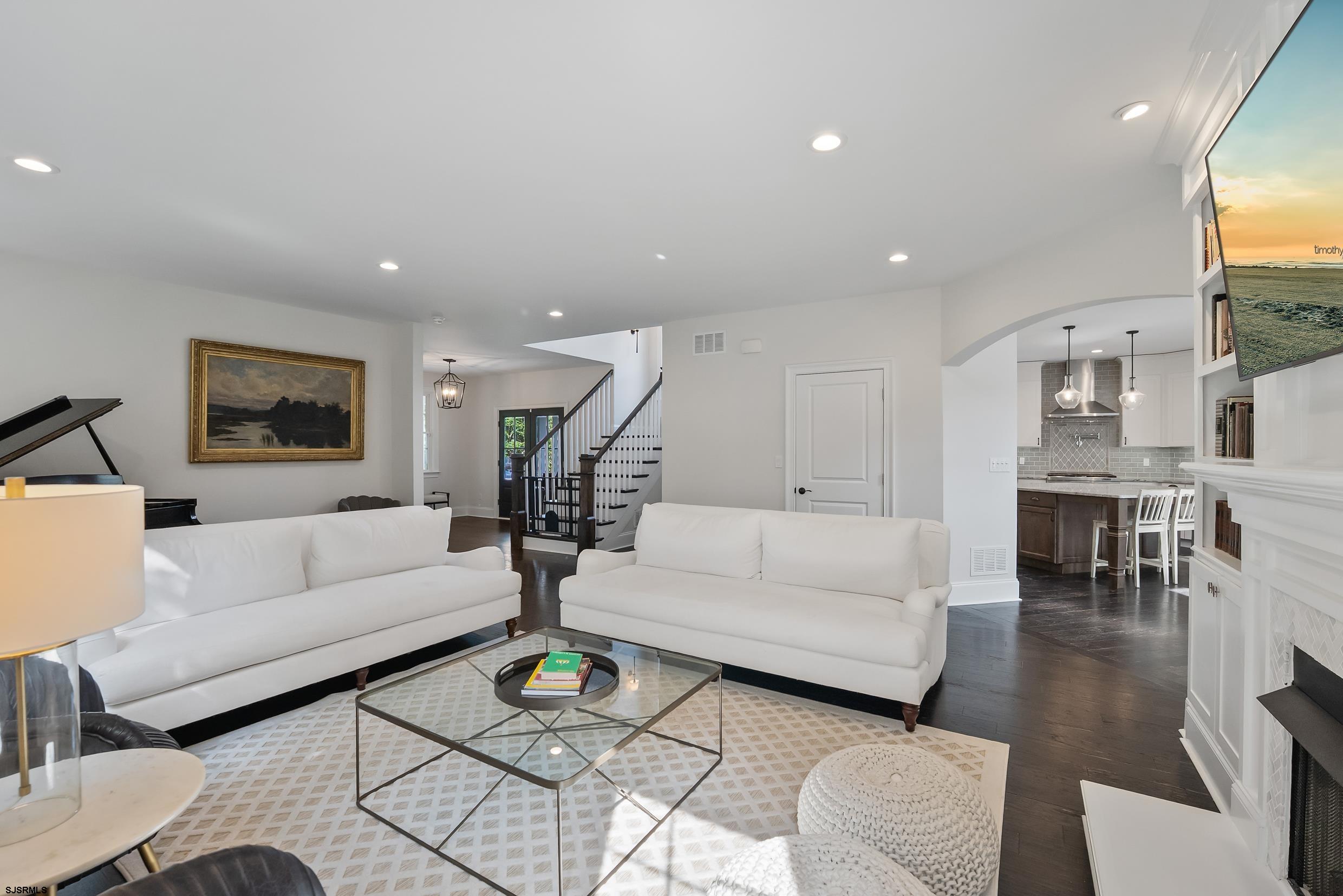 802 Gatehouse Dr