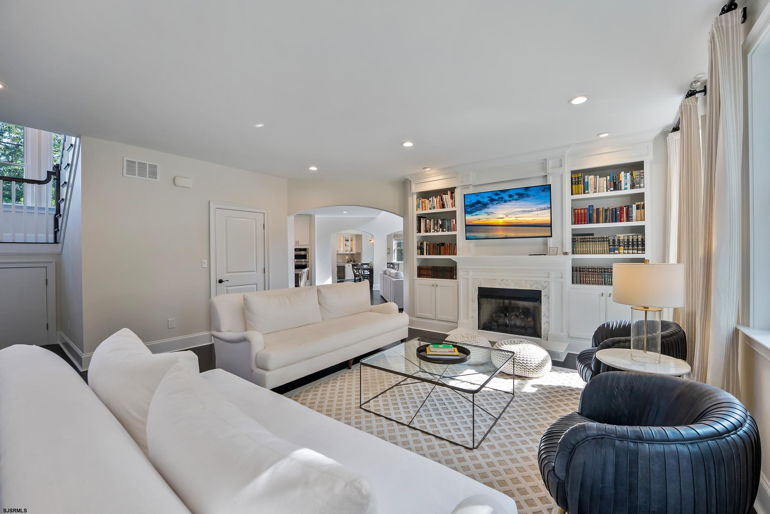 802 Gatehouse Dr