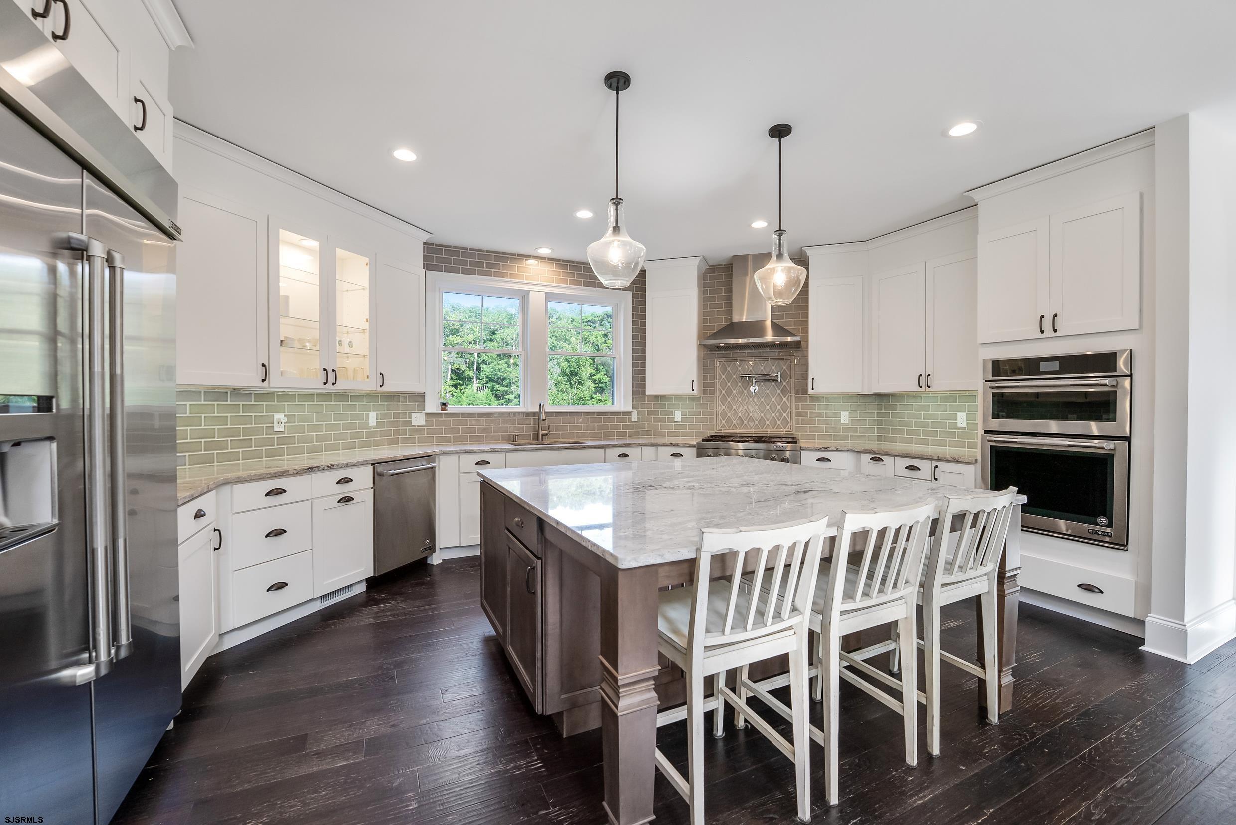 802 Gatehouse Dr - Picture 3