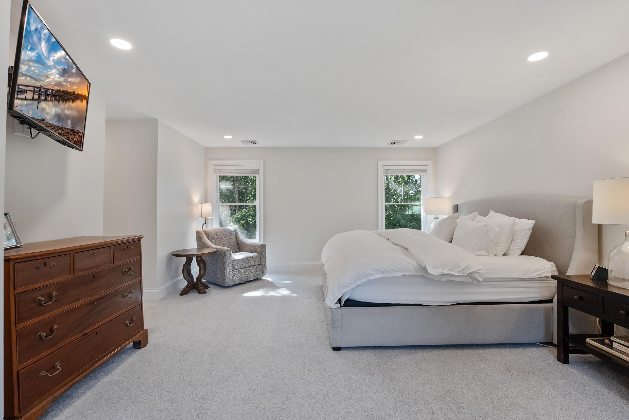 802 Gatehouse Dr