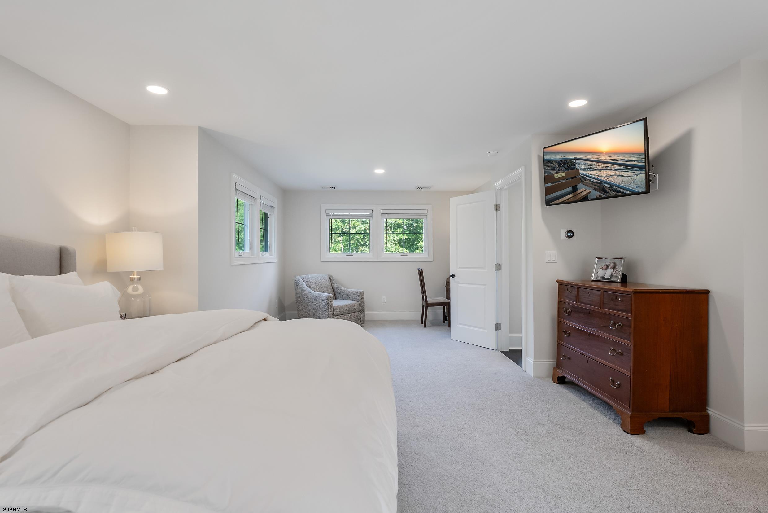 802 Gatehouse Dr