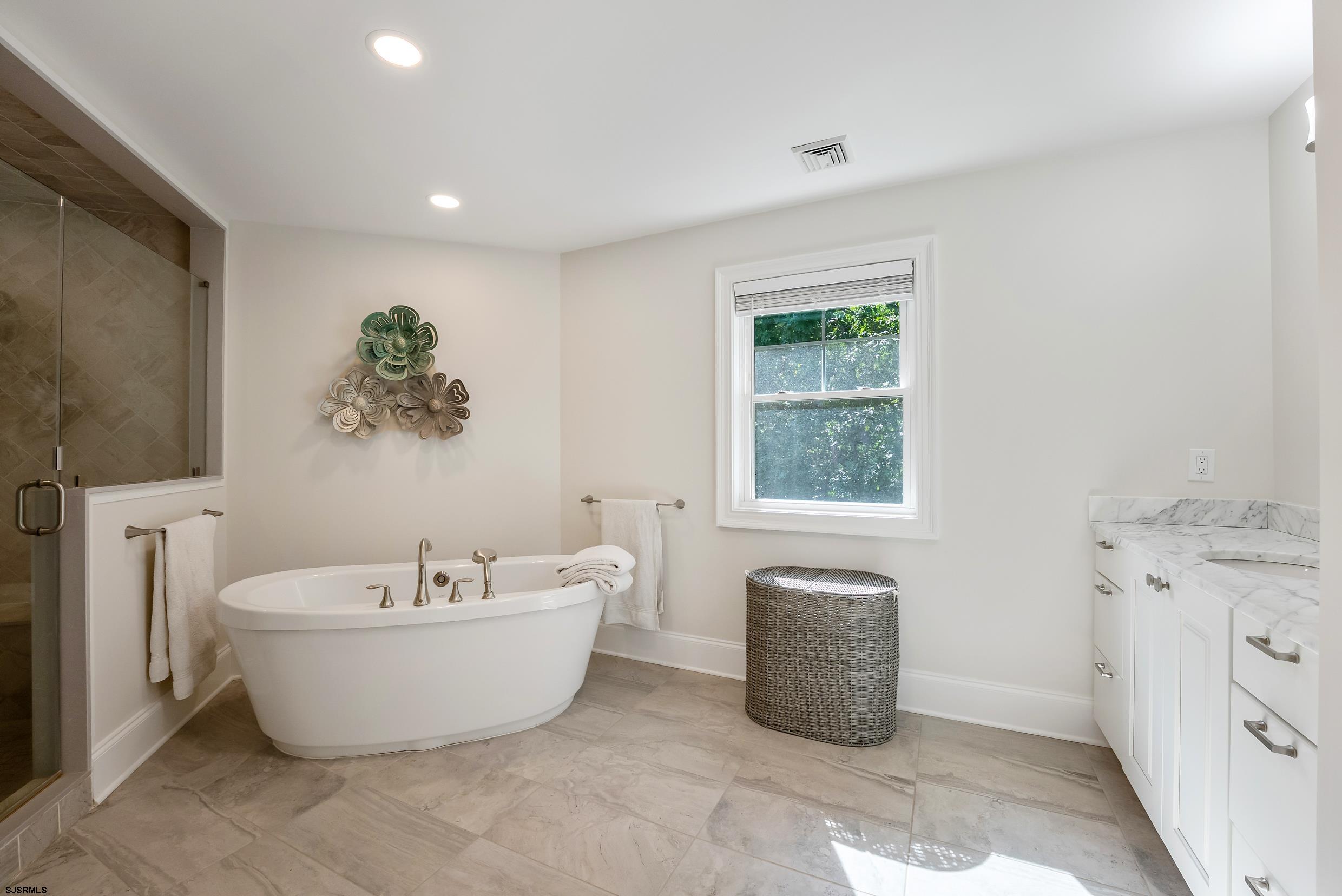 802 Gatehouse Dr
