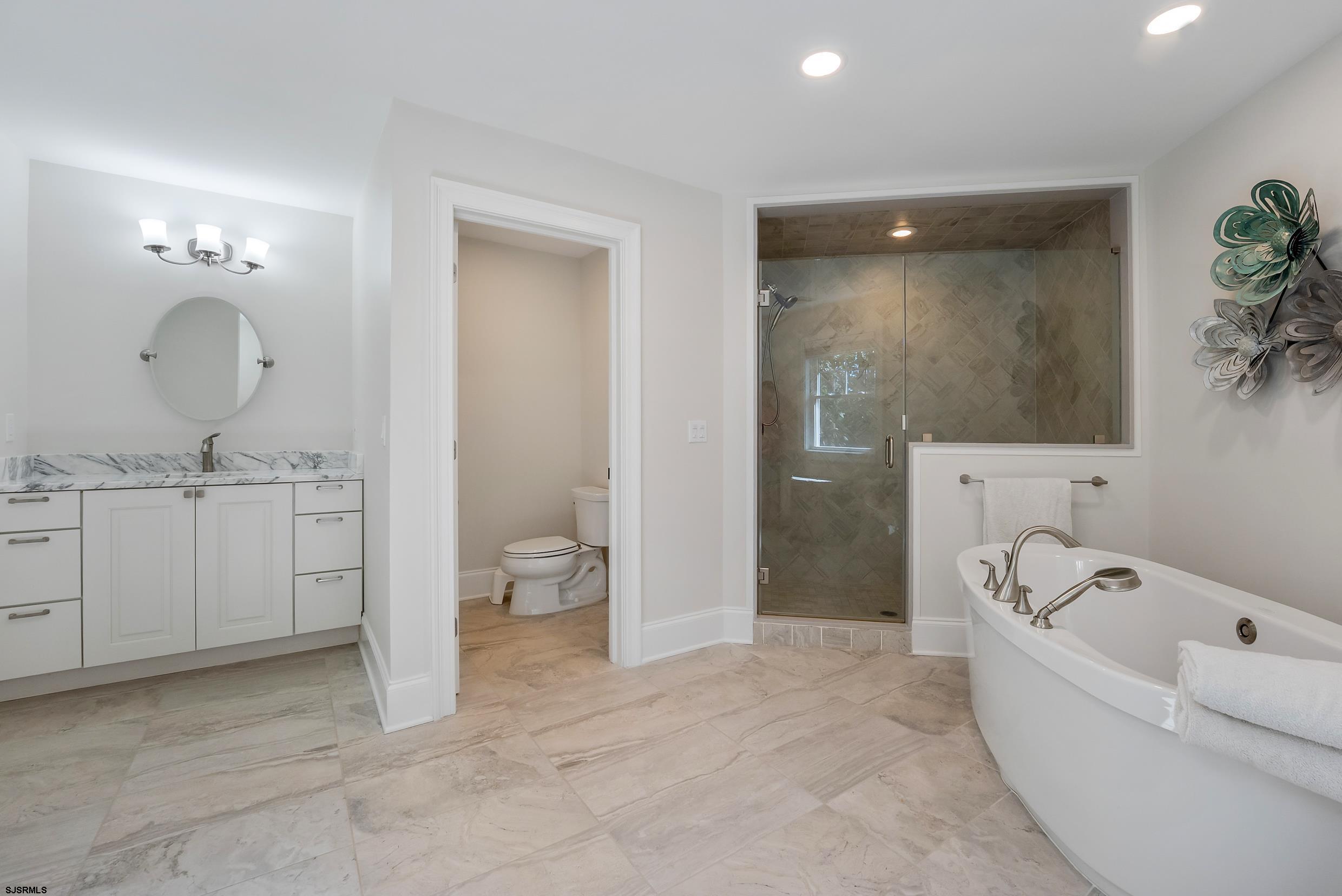 802 Gatehouse Dr