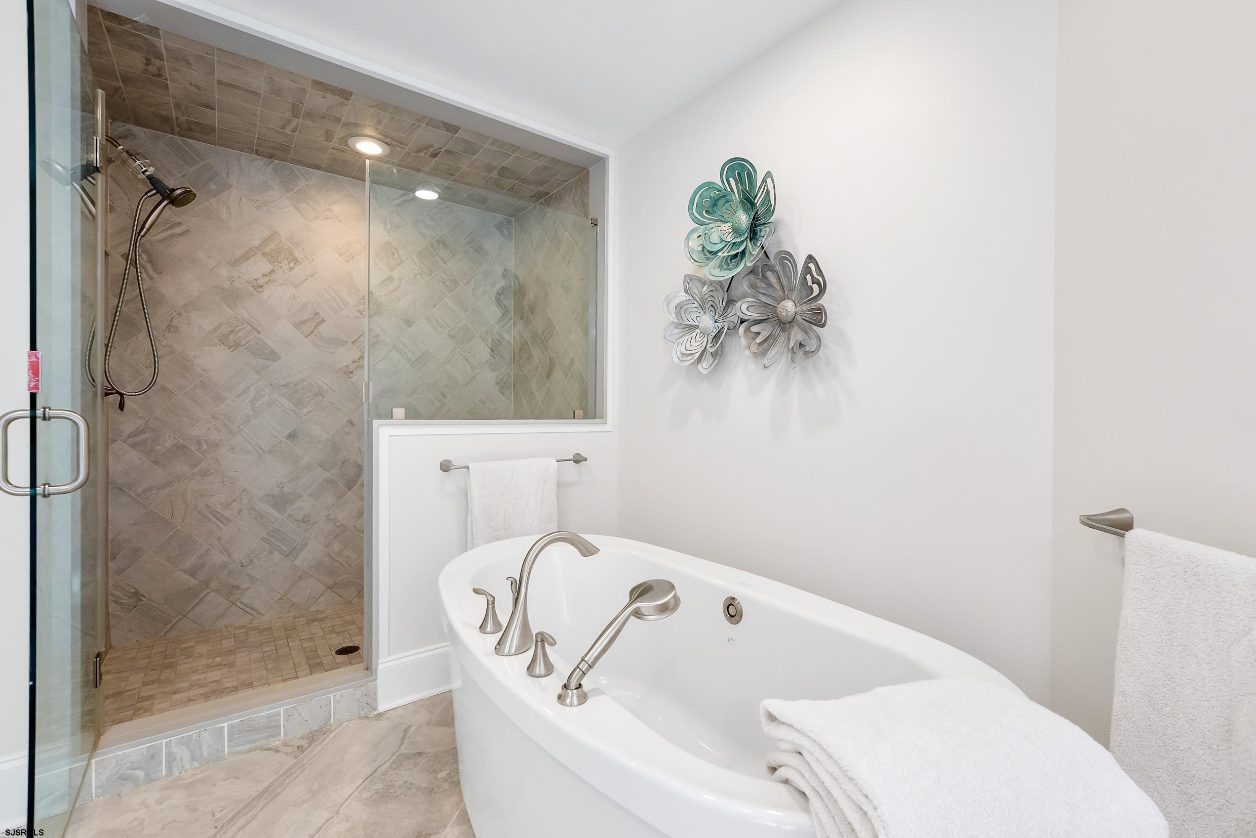 802 Gatehouse Dr