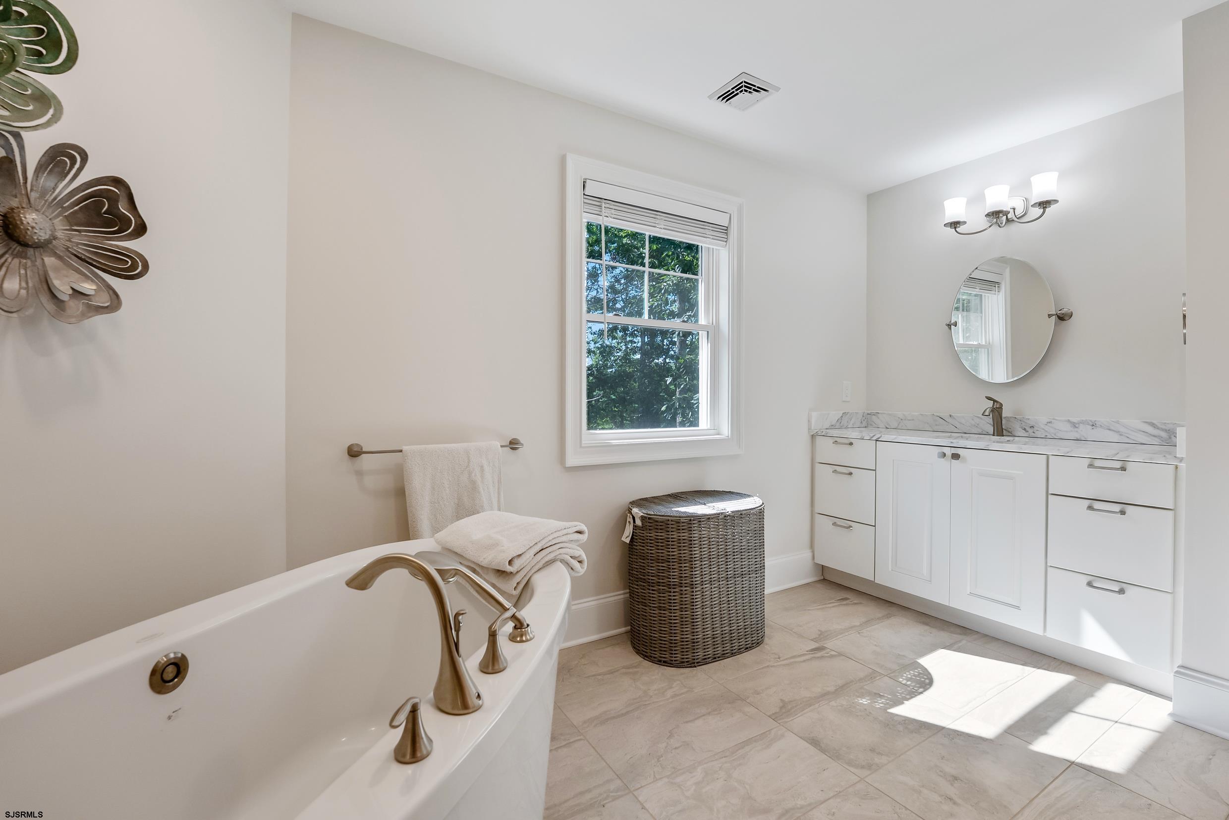 802 Gatehouse Dr