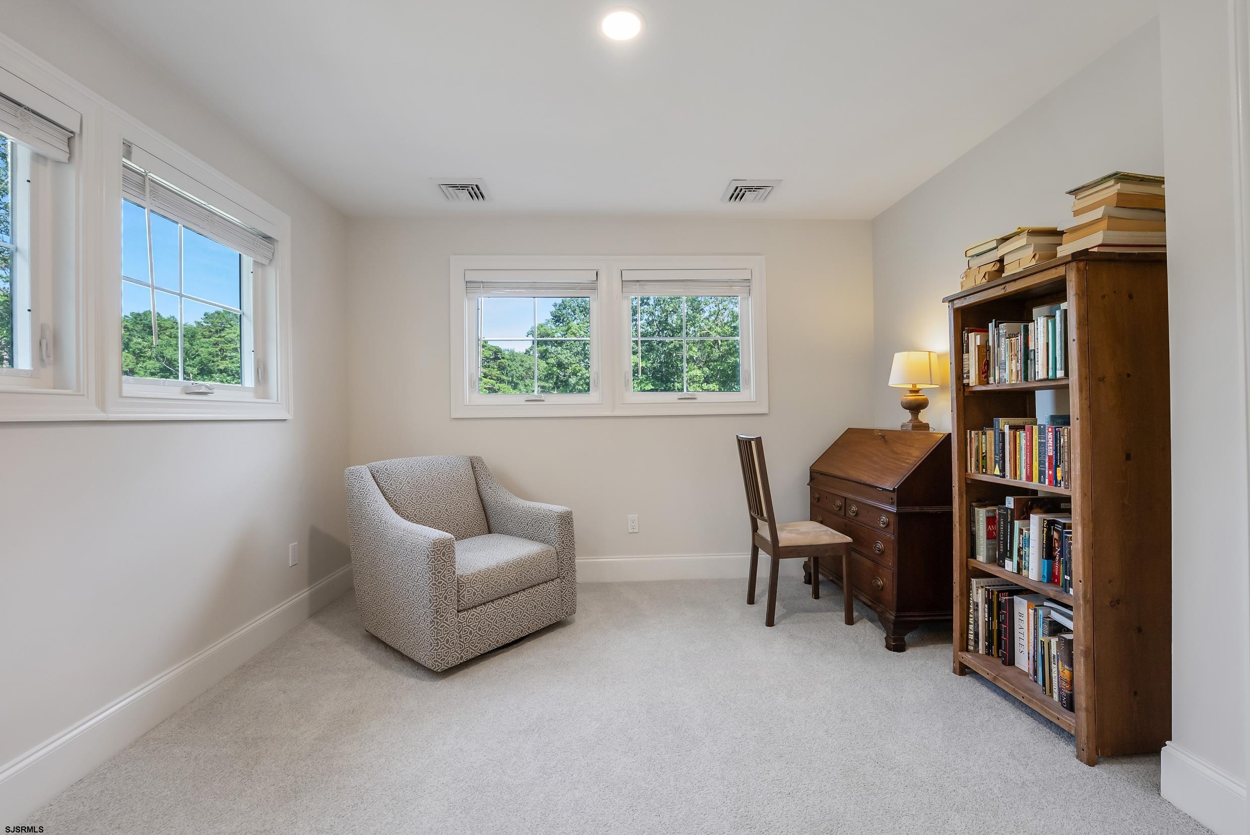 802 Gatehouse Dr