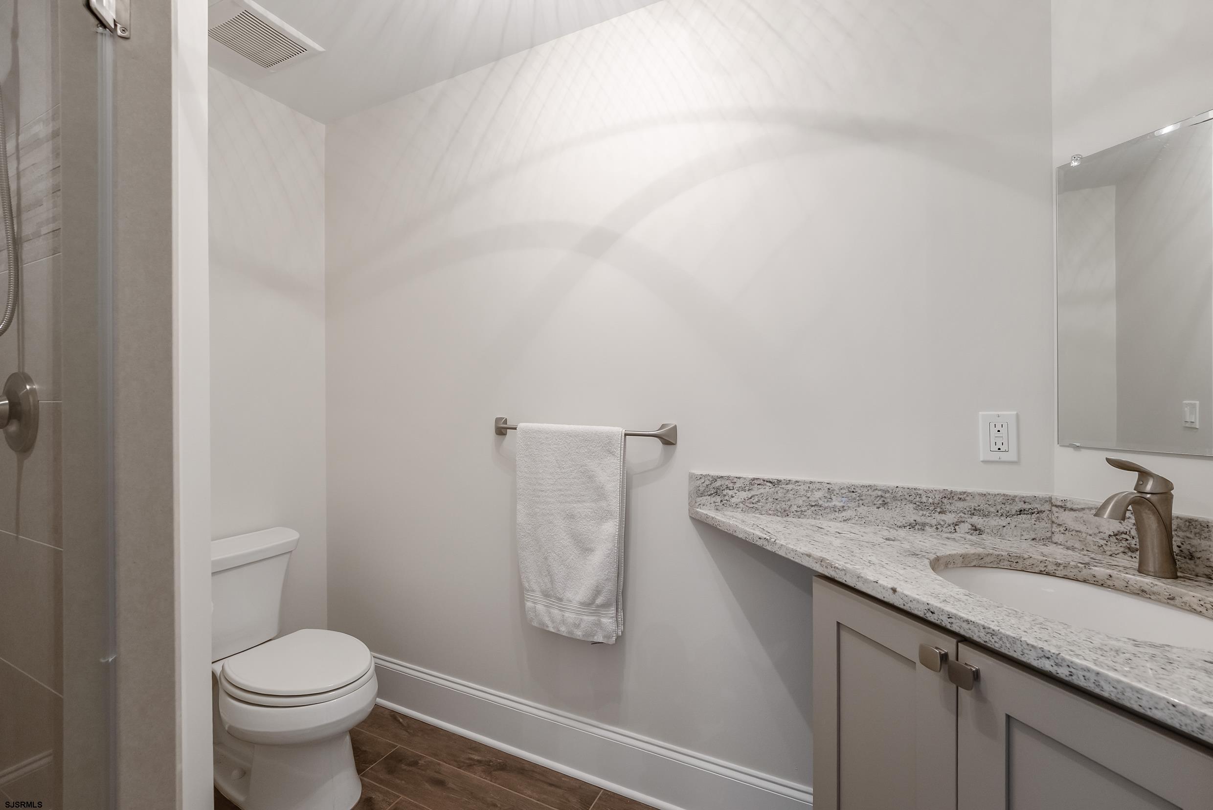802 Gatehouse Dr