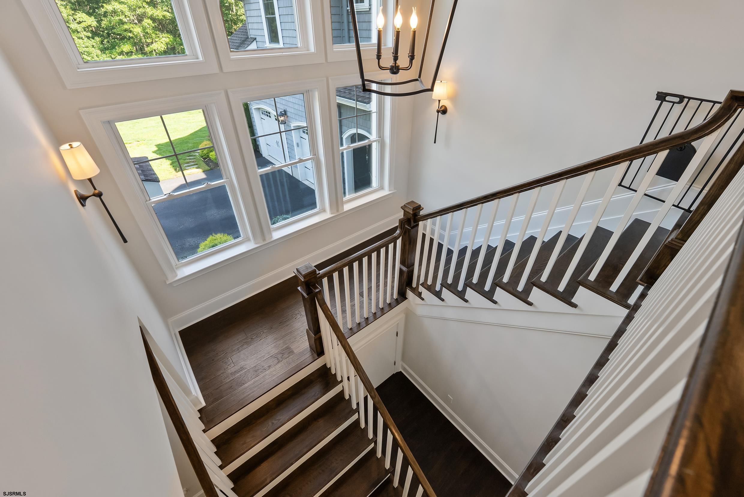 802 Gatehouse Dr