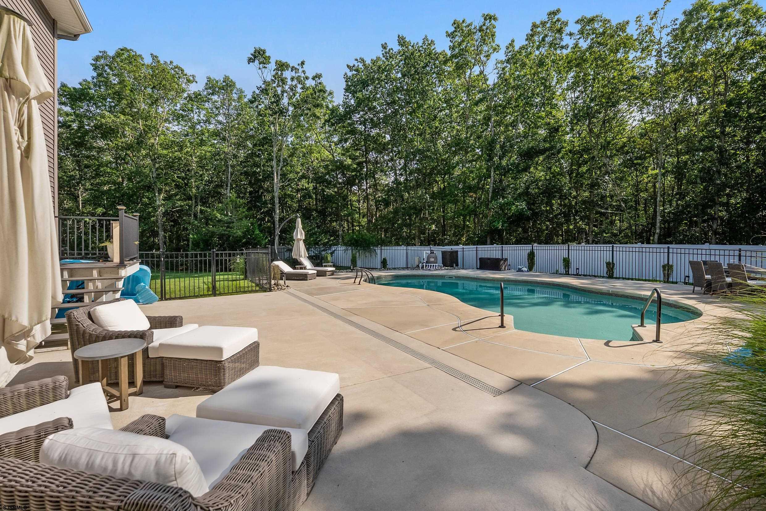 802 Gatehouse Dr