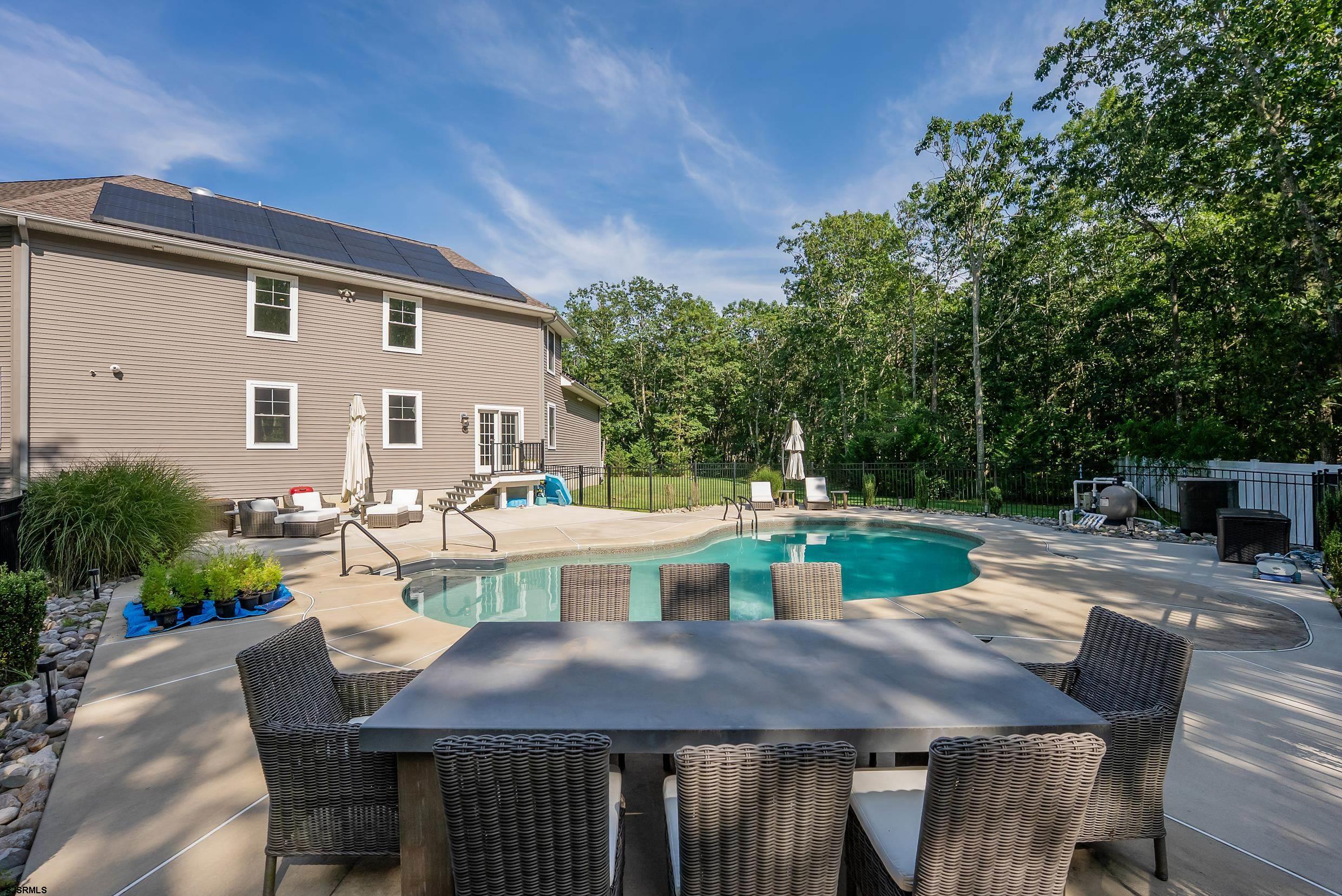 802 Gatehouse Dr