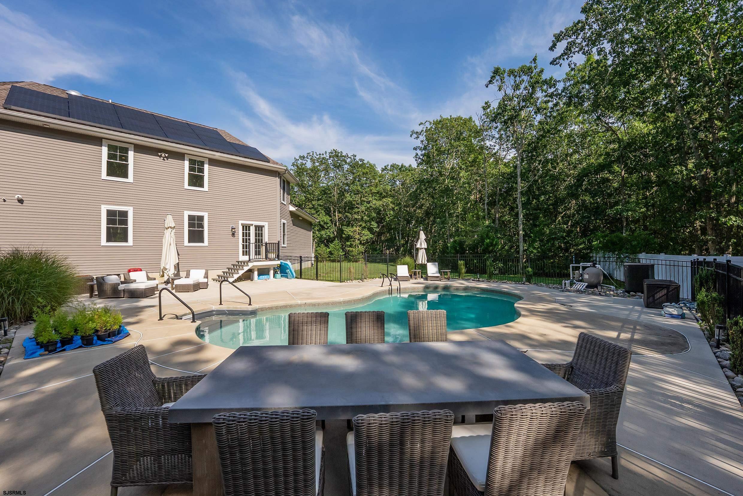 802 Gatehouse Dr