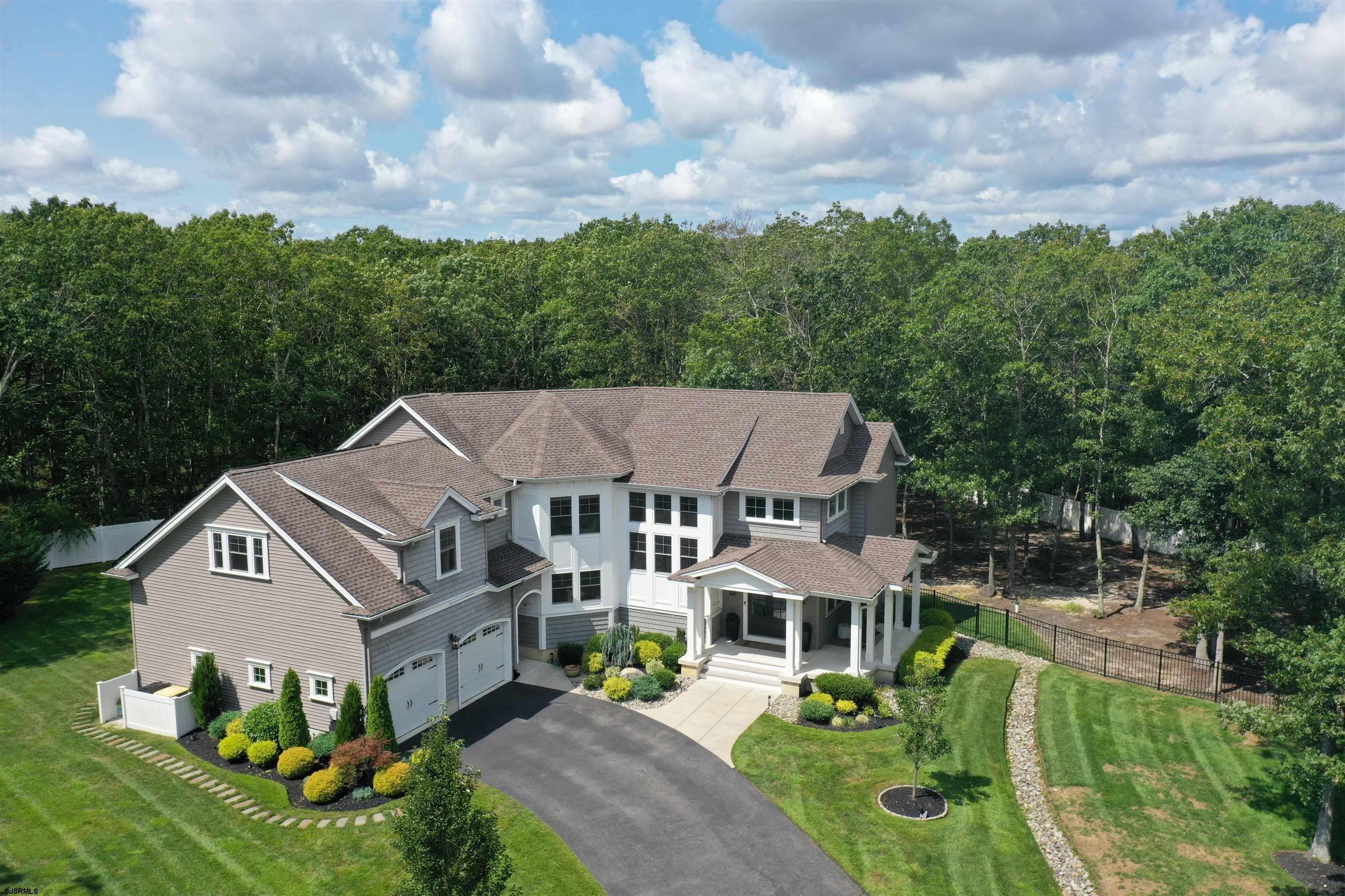 802 Gatehouse Dr