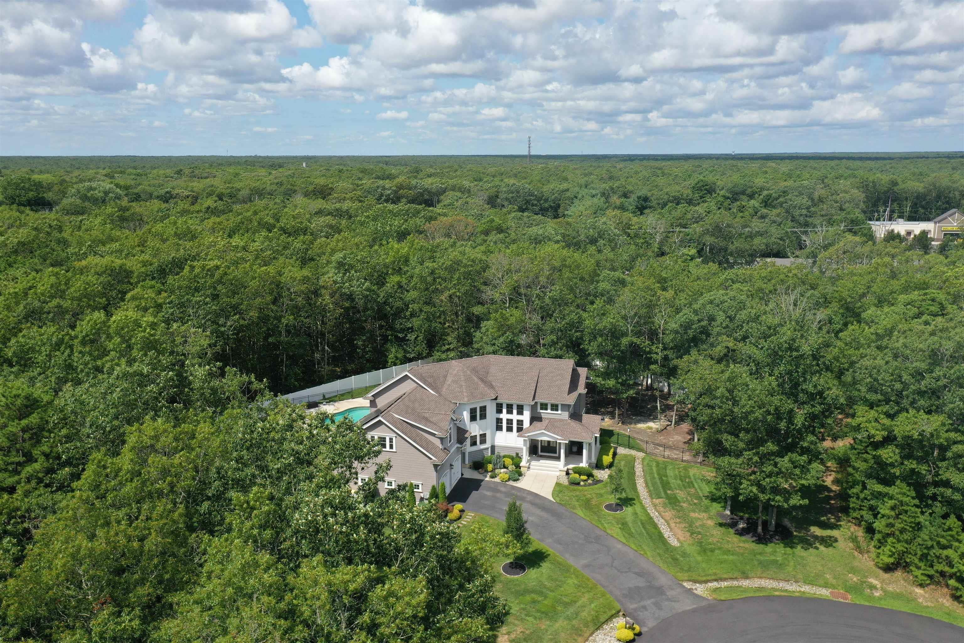 802 Gatehouse Dr