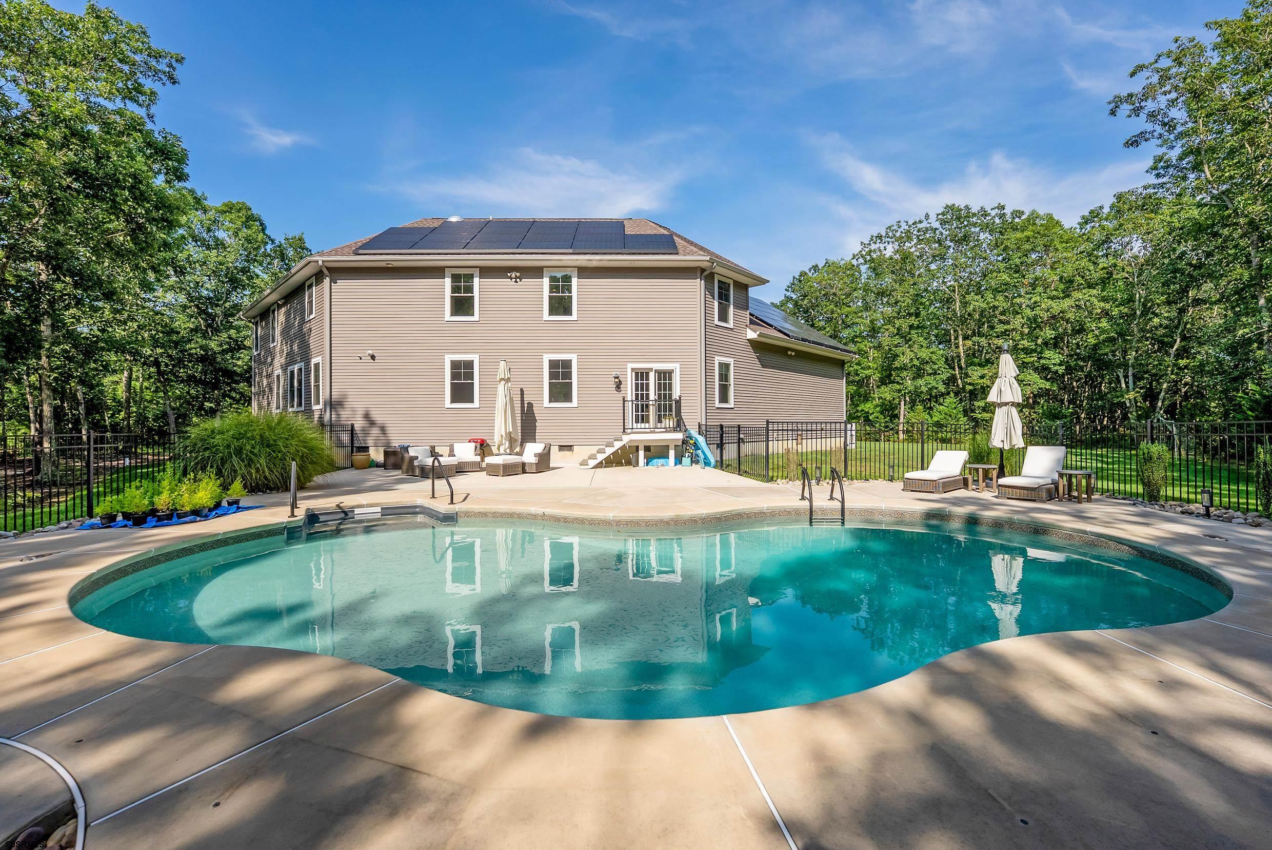802 Gatehouse Dr